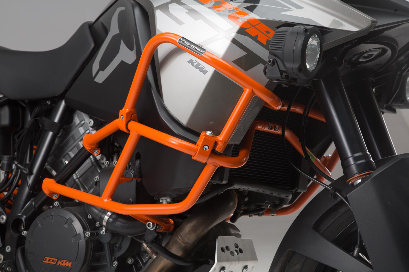 SW-Motech Övre kraschstång för orig. KTM kraschstång - Orange. KTM 1050 (14-)/ 1190 Äventyr / R (13-). Figur 1