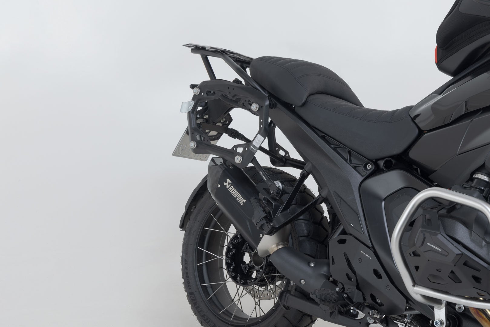 SW-Motech TRAX ADV Alukoffer-System + Akrapovic - Silbern. 45/45 l. BMW R 1300 GS (23-). Abbildung 4