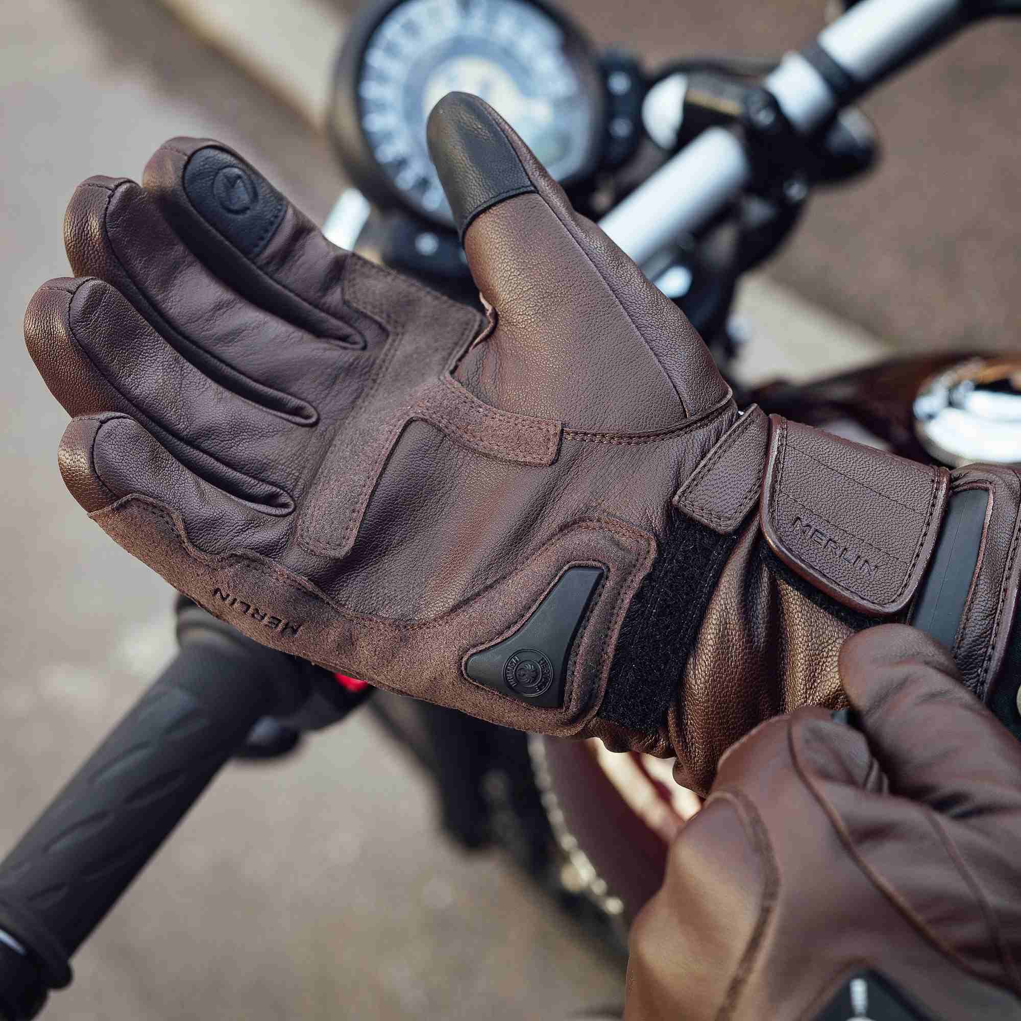 Merlin Bednell D3O heated waterproof Motorcycle Gloves brown M Figure 3