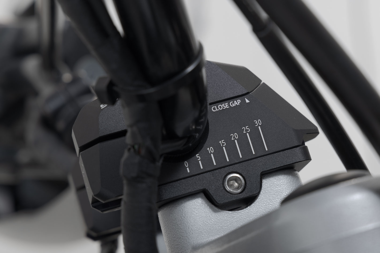 Variabilă spate cu bară SW-Motech pentru ghidon Ø22 - H=25mm. Spate 5/10/15/20/25/30 mm. Negru. Figura 2