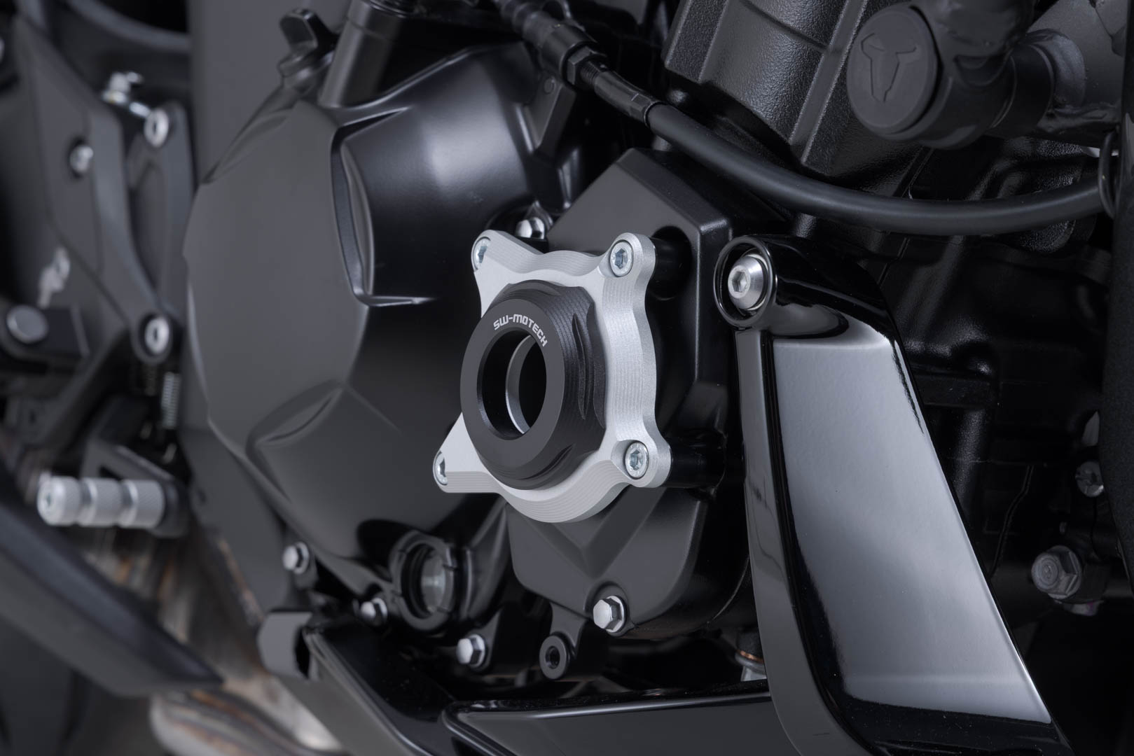SW-Motech motorskydd – svart/silver. Kawasaki Z1100 (25-). Figur 2