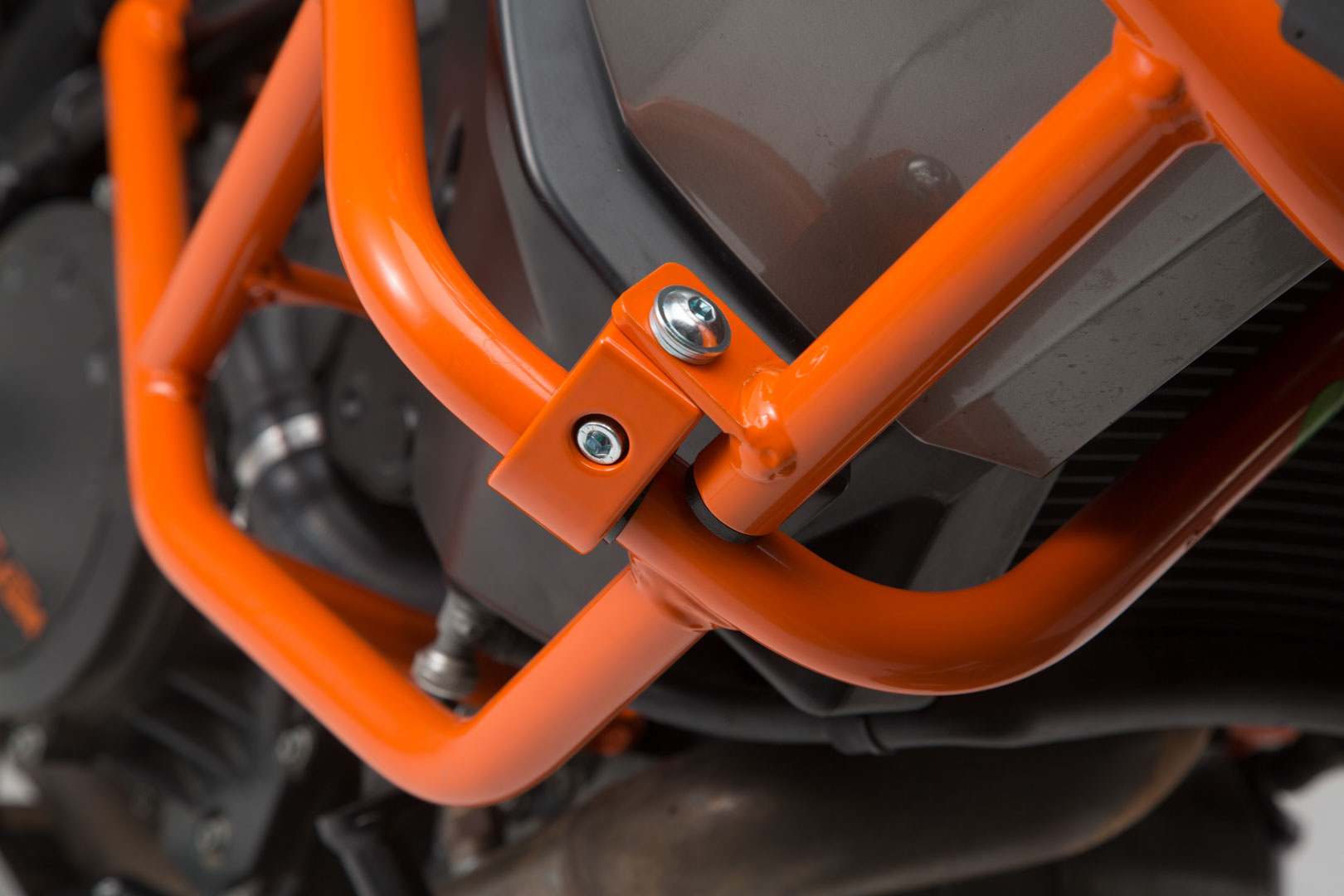 SW-Motech Övre kraschstång för orig. KTM kraschstång - Orange. KTM 1050 (14-)/ 1190 Äventyr / R (13-). Figur 5