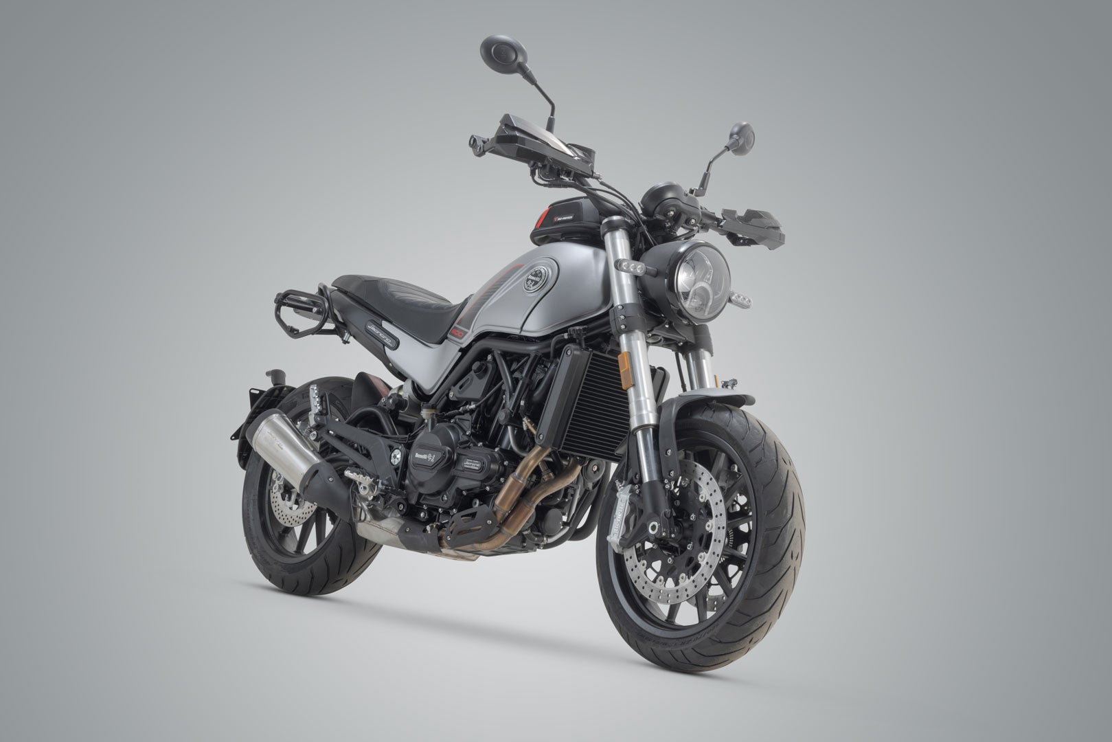 SW-Motech SLC lateral direita - Benelli Leoncino 500 (17-) / 500 Trail (18-). Figura 2