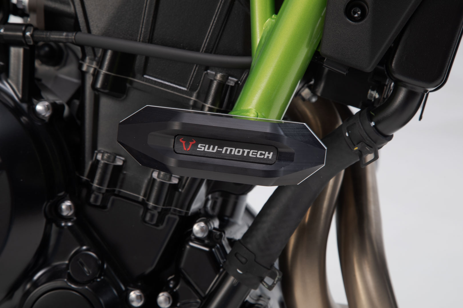 Kit SW-Motech Frame slider - Negru. Kawasaki Z650 (16-) / Z650RS (21-). Figura 2