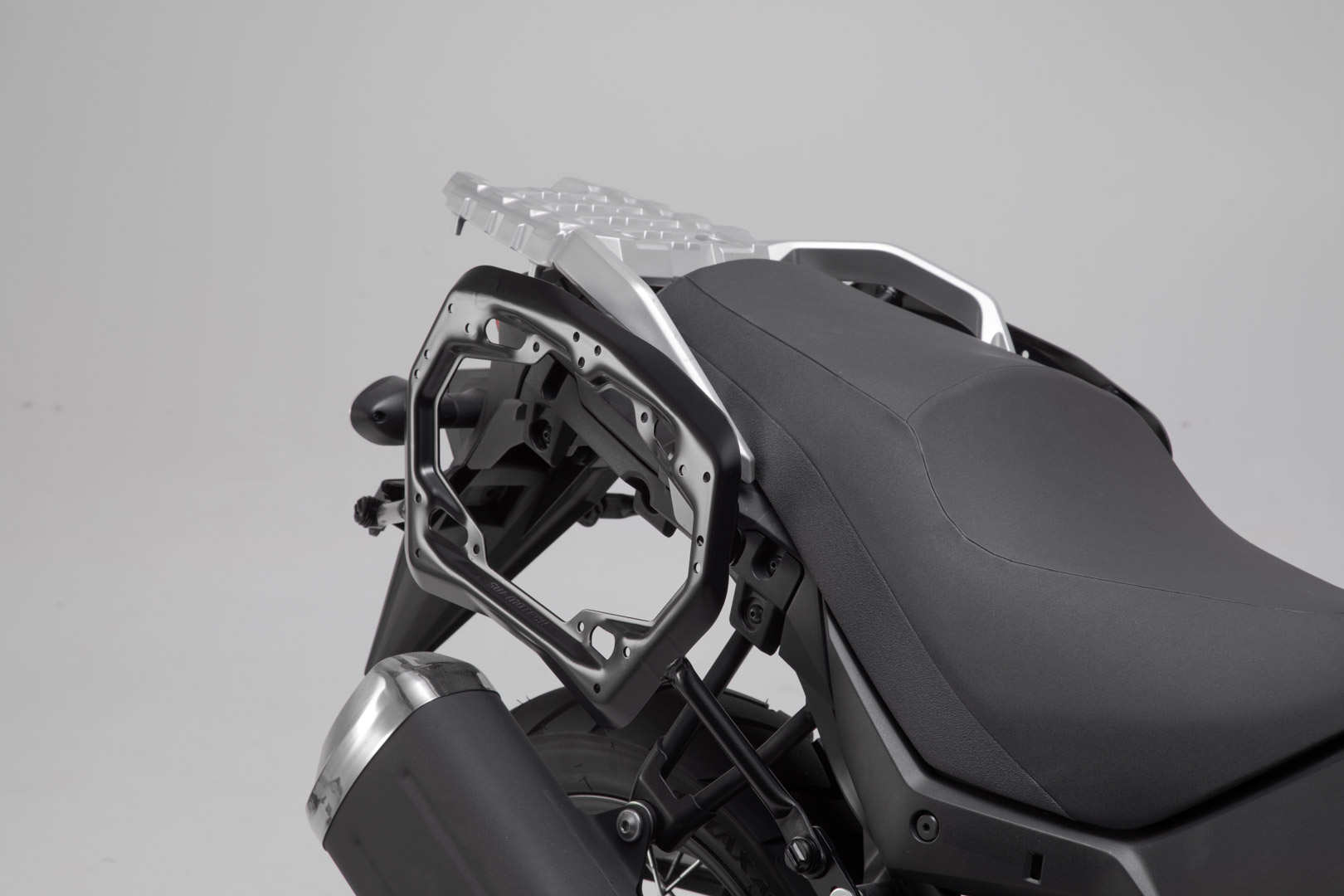 Setul de aventură SW-Motech TRAX ADV - Negru. Suzuki DL 650 V-Strom (16-). Figura 2