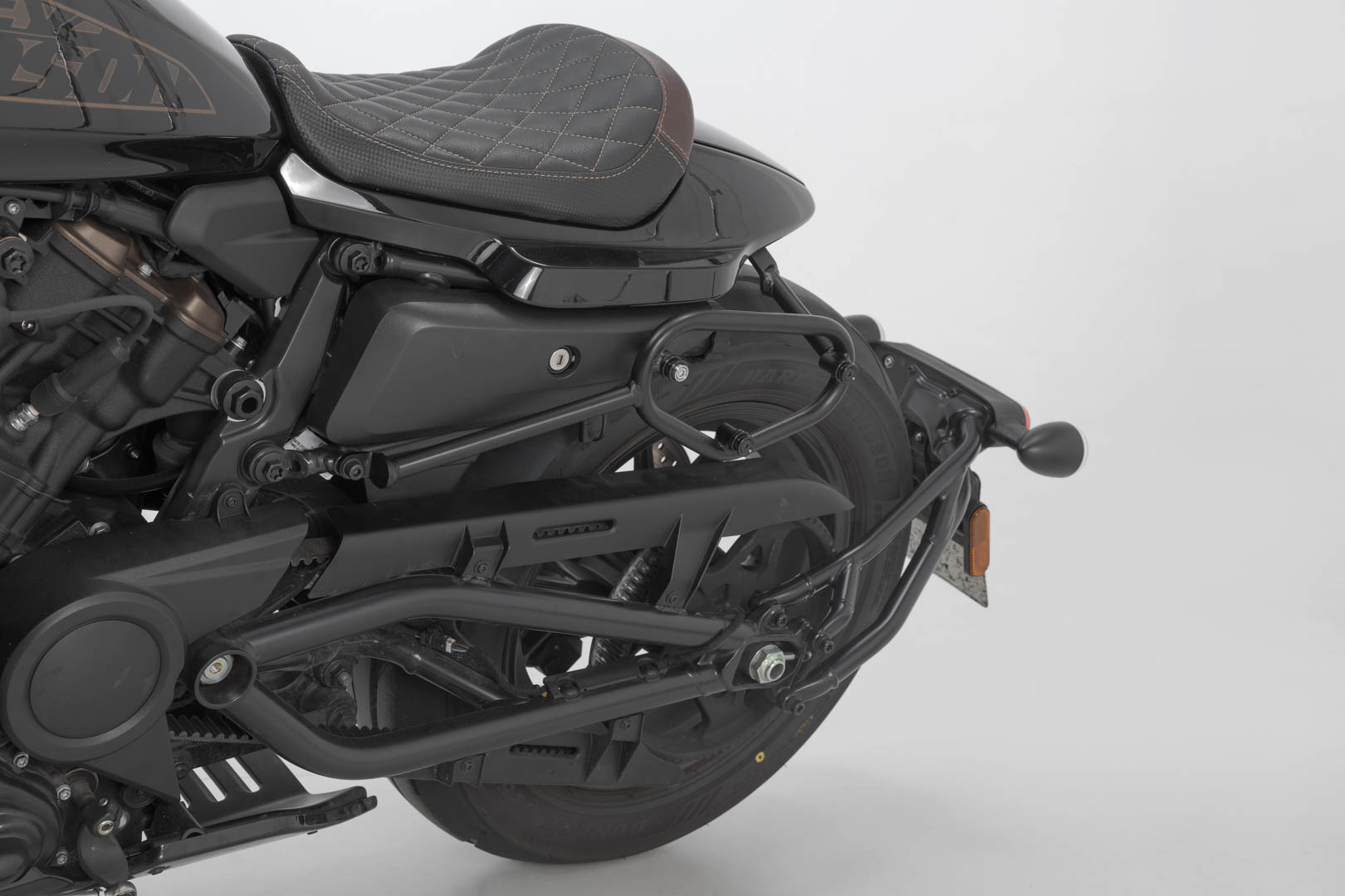 SW-Motech SLC sivuvaunu vasemmalla - Harley-Davidson Sportster S (21-). Kuva 4
