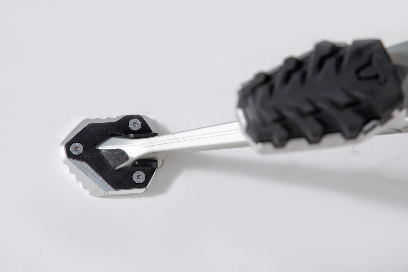 Extensie SW-Motech pentru piciorul lateral - Negru/argintiu. Triumph Tiger 800 XC / XR (17-). Figura 2