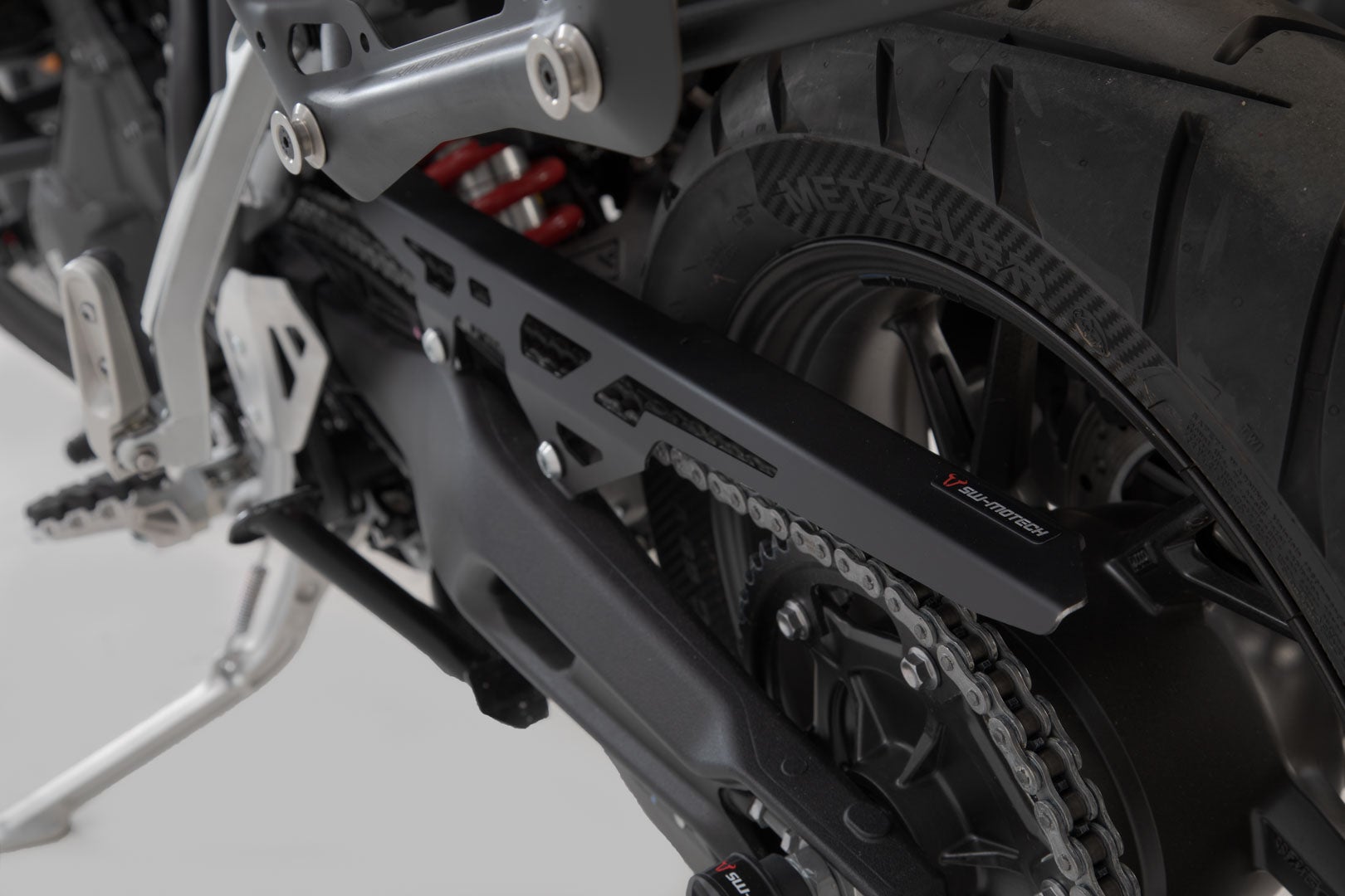 SW-Motech Kettenschutz - Schwarz. Triumph Tiger 900-Modelle (19-). Abbildung 1