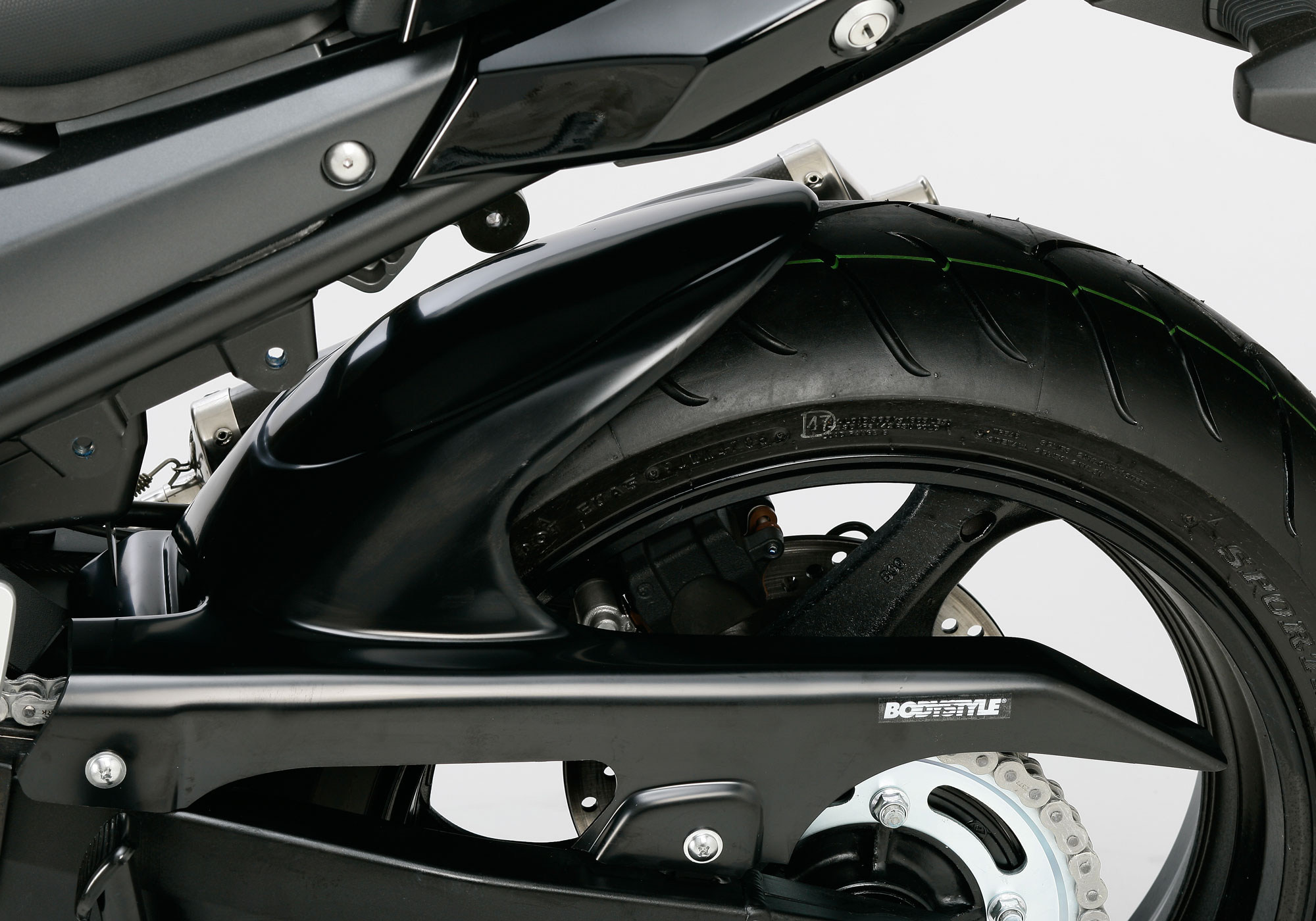 BODYSTYLE rear hugger ABS plastic nevopsit Figura 1