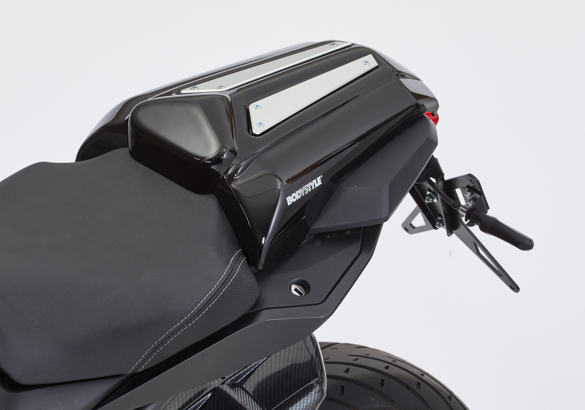 BODYSTYLE sätesskydd ABS plast röd Figur 1