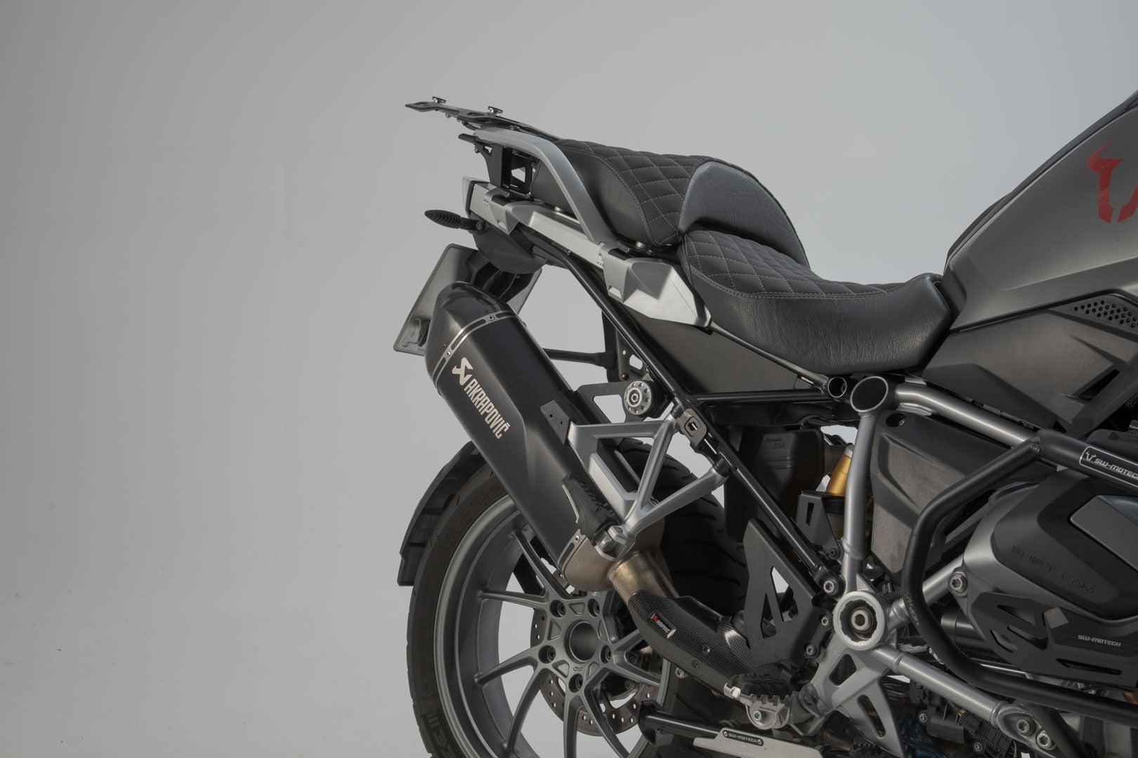 Sistema de caixa de alumínio SW-Motech TRAX ADV + Akrapovic - Preto. 45/37 l. BMW R 1250 GS/Adv/Rallye (18-). Figura 5