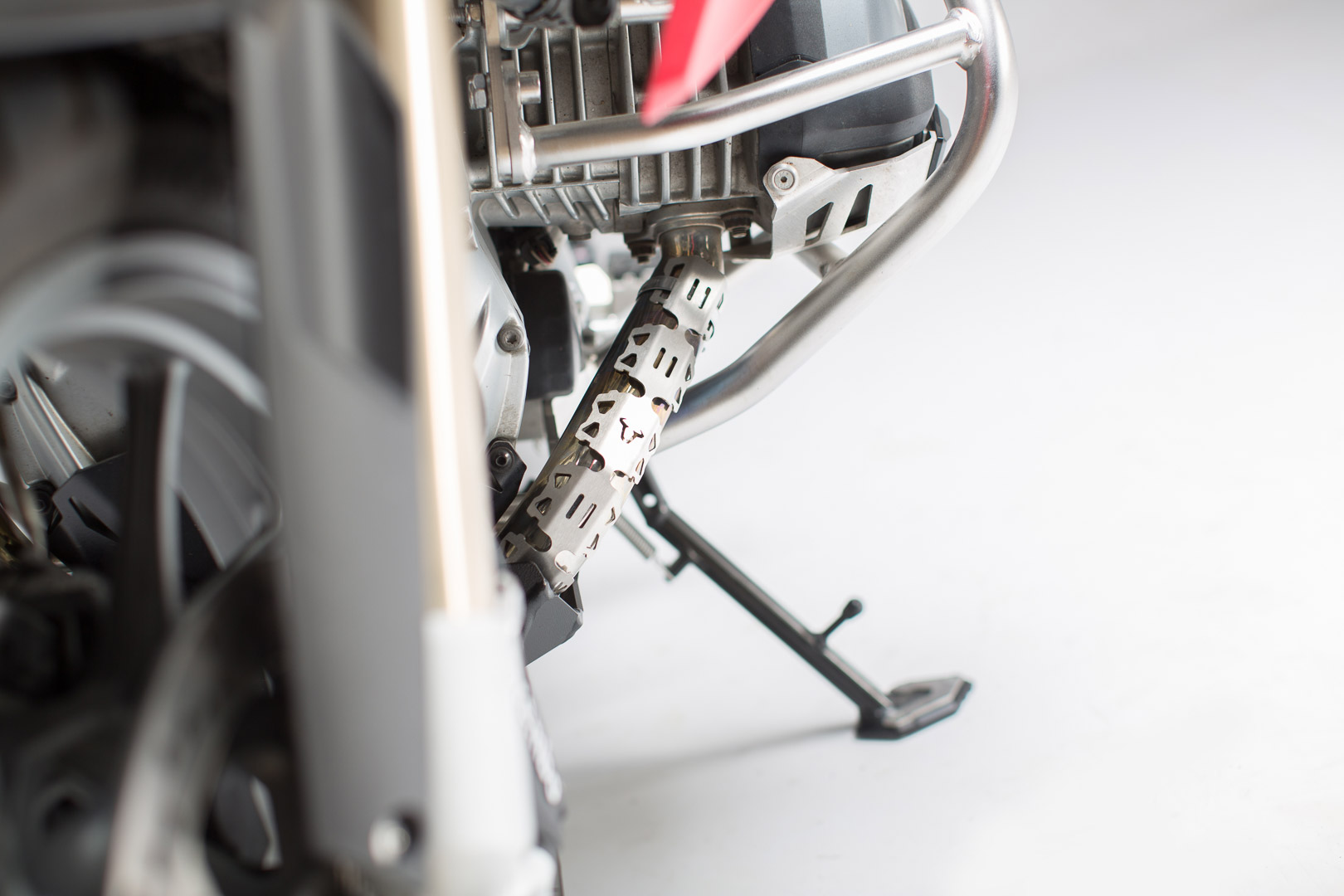 SW-Motech Header pipe guard - Pentru țeavă de header cu Ø 32-50 mm. Argintiu. Universal Figura 3
