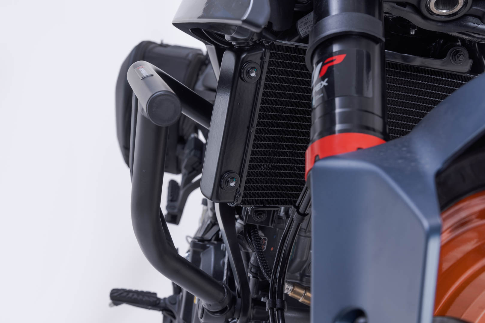 SW-Motech Crash bar - Negru. 125/390 Duke (23-), Svartpil/Vitpil 401. Figura 3