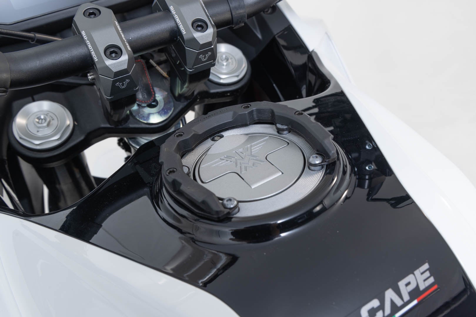Anel de tanque SW-Motech PRO - Preto. Modelos Yamaha / Moto Morini. Figura 2