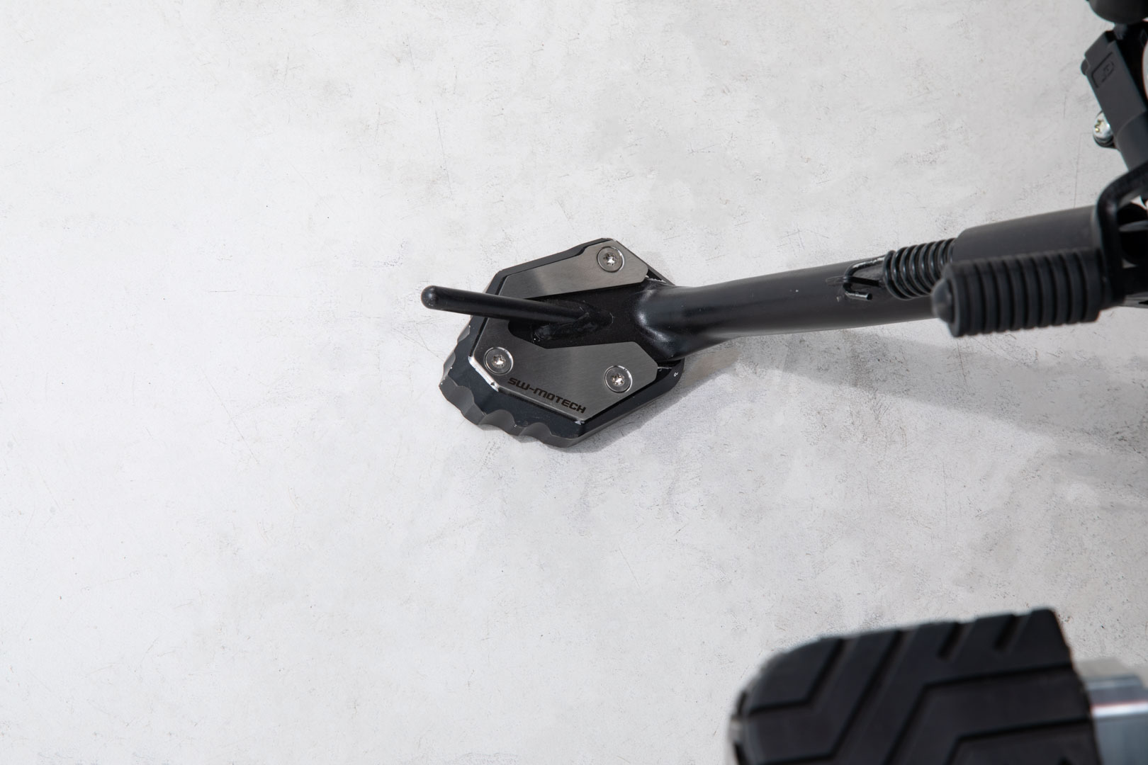 Extensie SW-Motech pentru piciorul lateral - Negru/argintiu. Modelele Yamaha Tracer 9 (20-). Figura 4