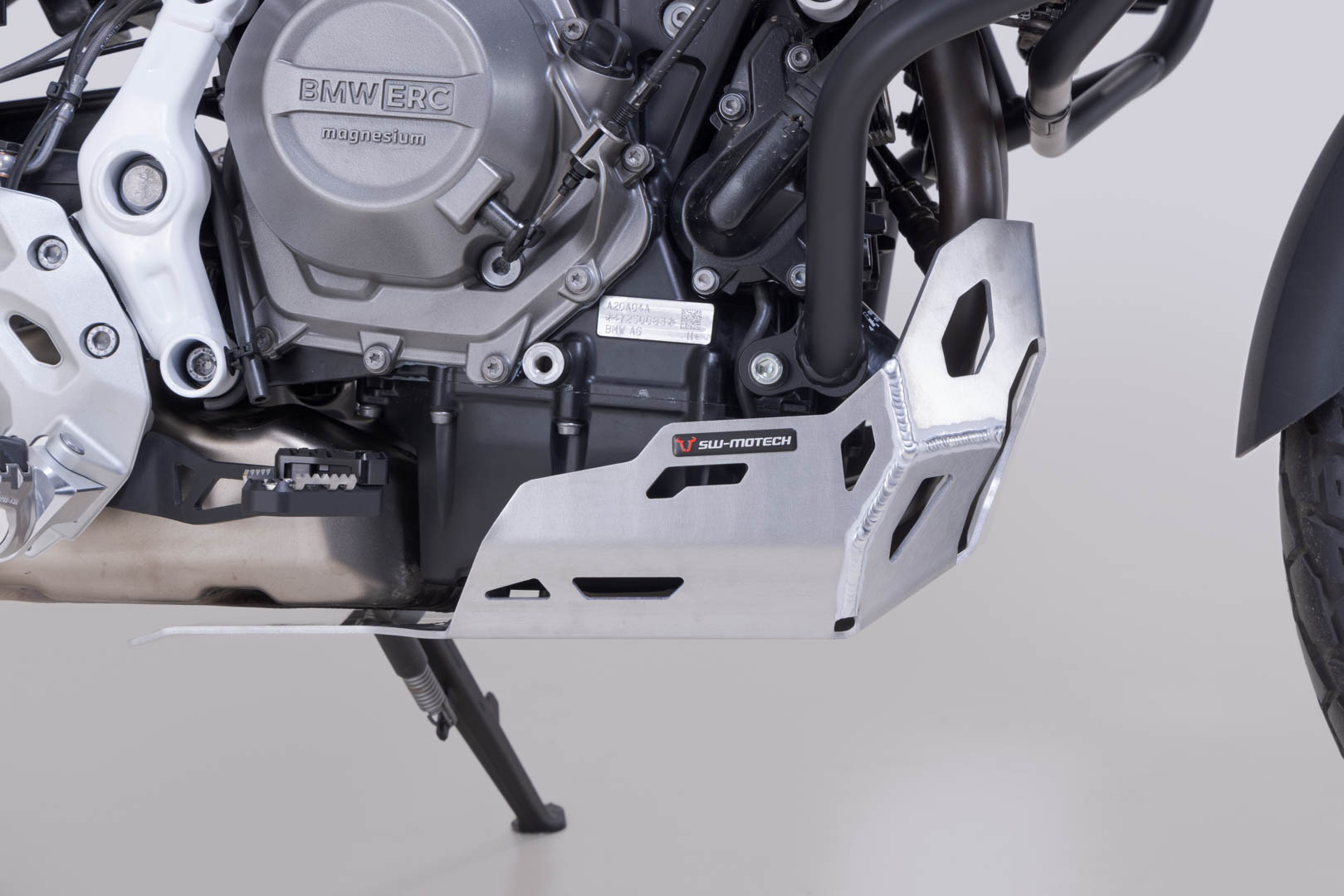 SW-Motechエンジンガード - シルバー。BMW F 450 GS(25-)。 図5