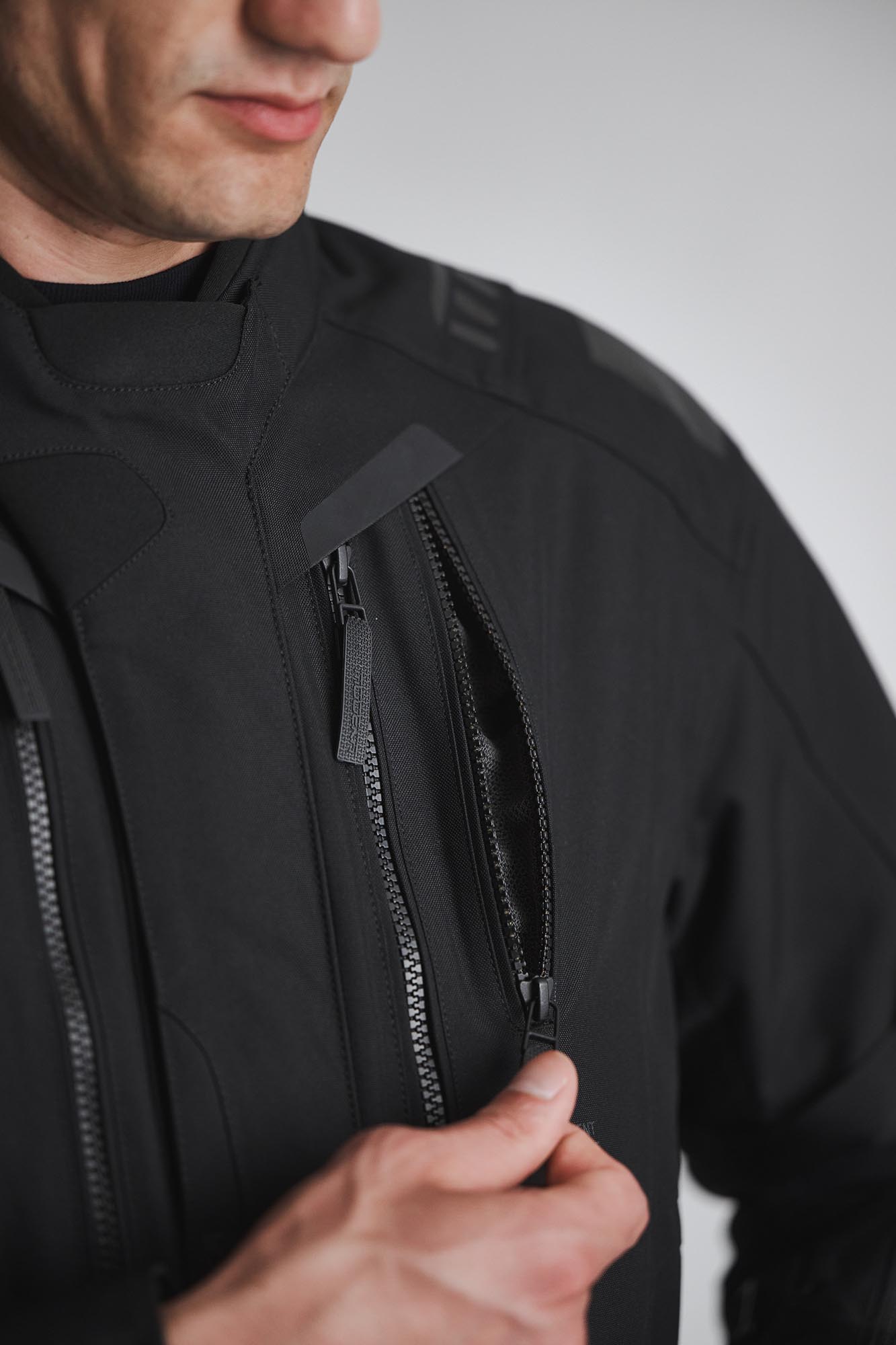 Modeka Striker III Motorrad Textiljacke schwarz Lang S Abbildung 3