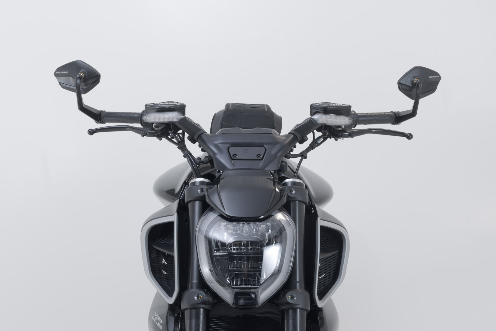 SW-Motech Bar ändspeglar - Ducati Diavel V4 (23-). Figur 2
