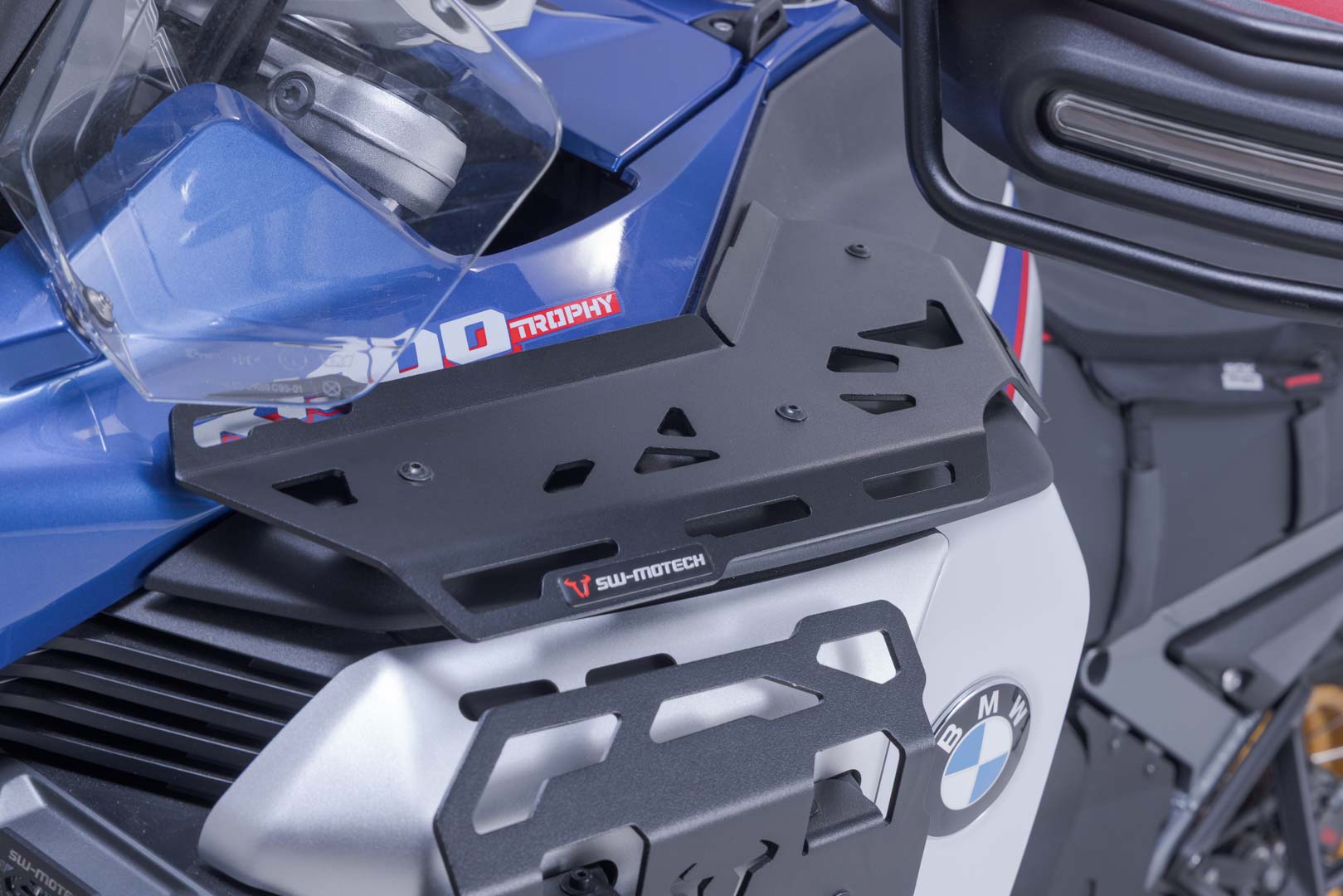 Raftul rezervorului SW-Motech - Negru. Trofeul BMW R 1300 GS Adventure (23-). Figura 5