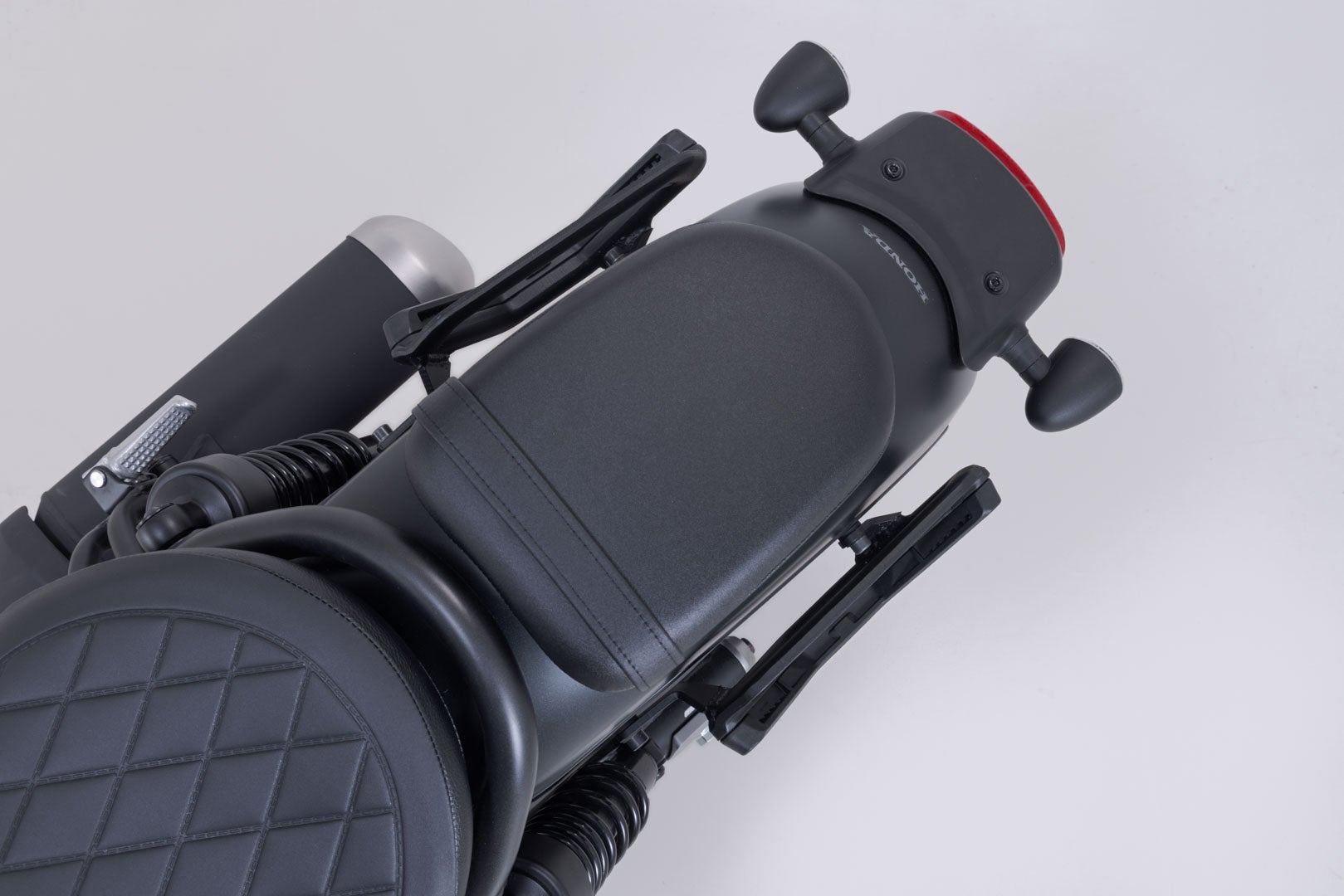 SW-Motech V-LOC Side Carrier left - Honda CMX500 Rebel (16-). Figure 5
