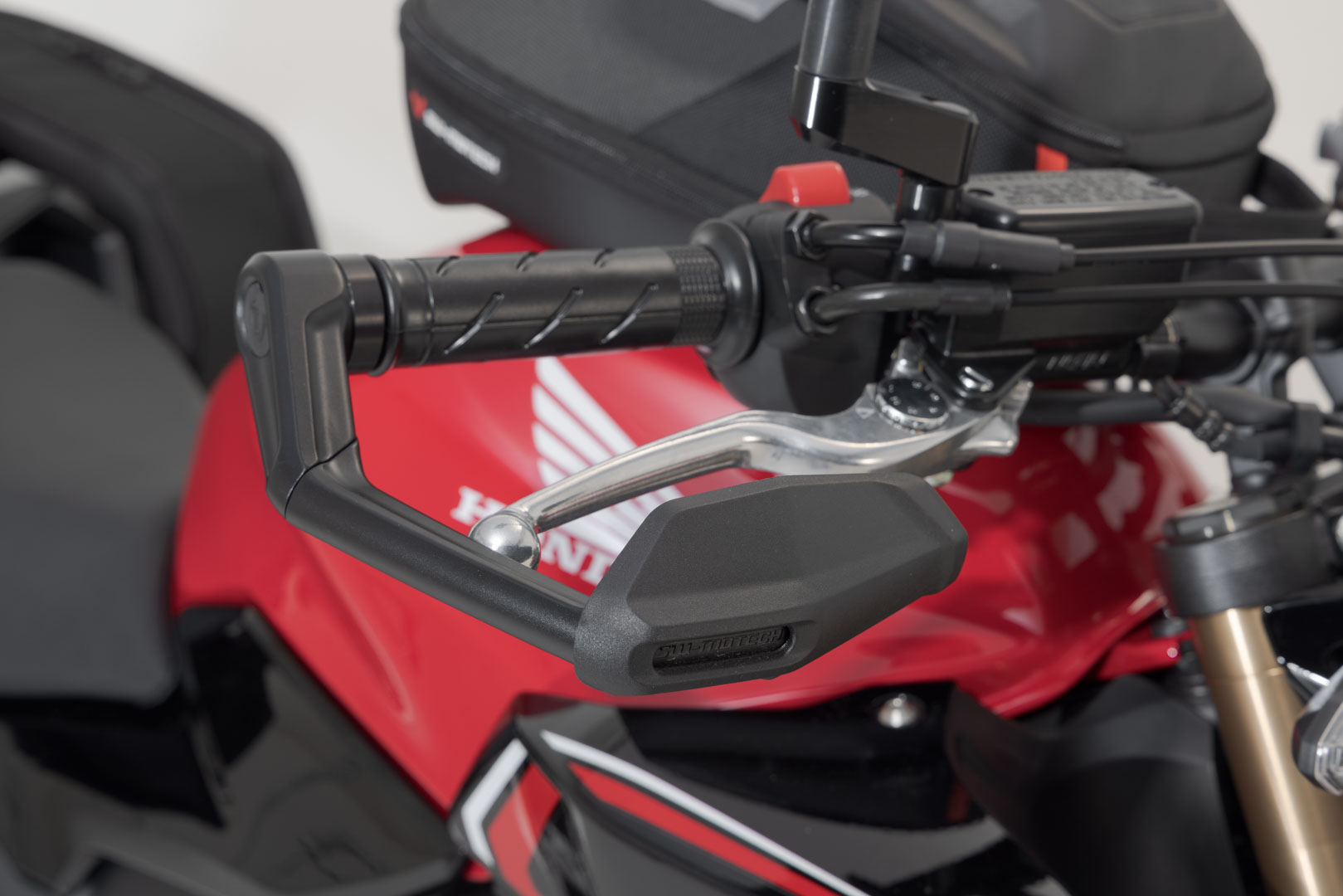Protecții SW-Motech cu protecție împotriva vântului - Negru. Honda CB650R, CB500F, CB500 Hornet. Figura 4