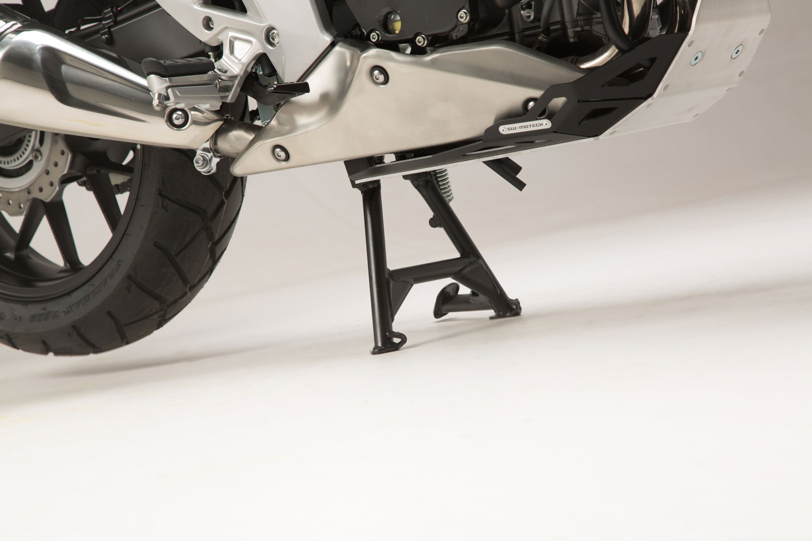 Standul SW-Motech - Negru. Honda CB500F / CB500X / CBR500R. Figura 1