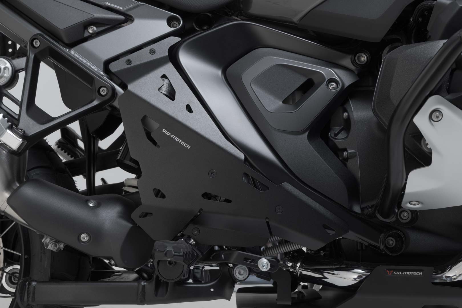 Protector pentru călcâi SW-Motech - Negru. BMW R 1300 GS Adventure (24-). Figura 5