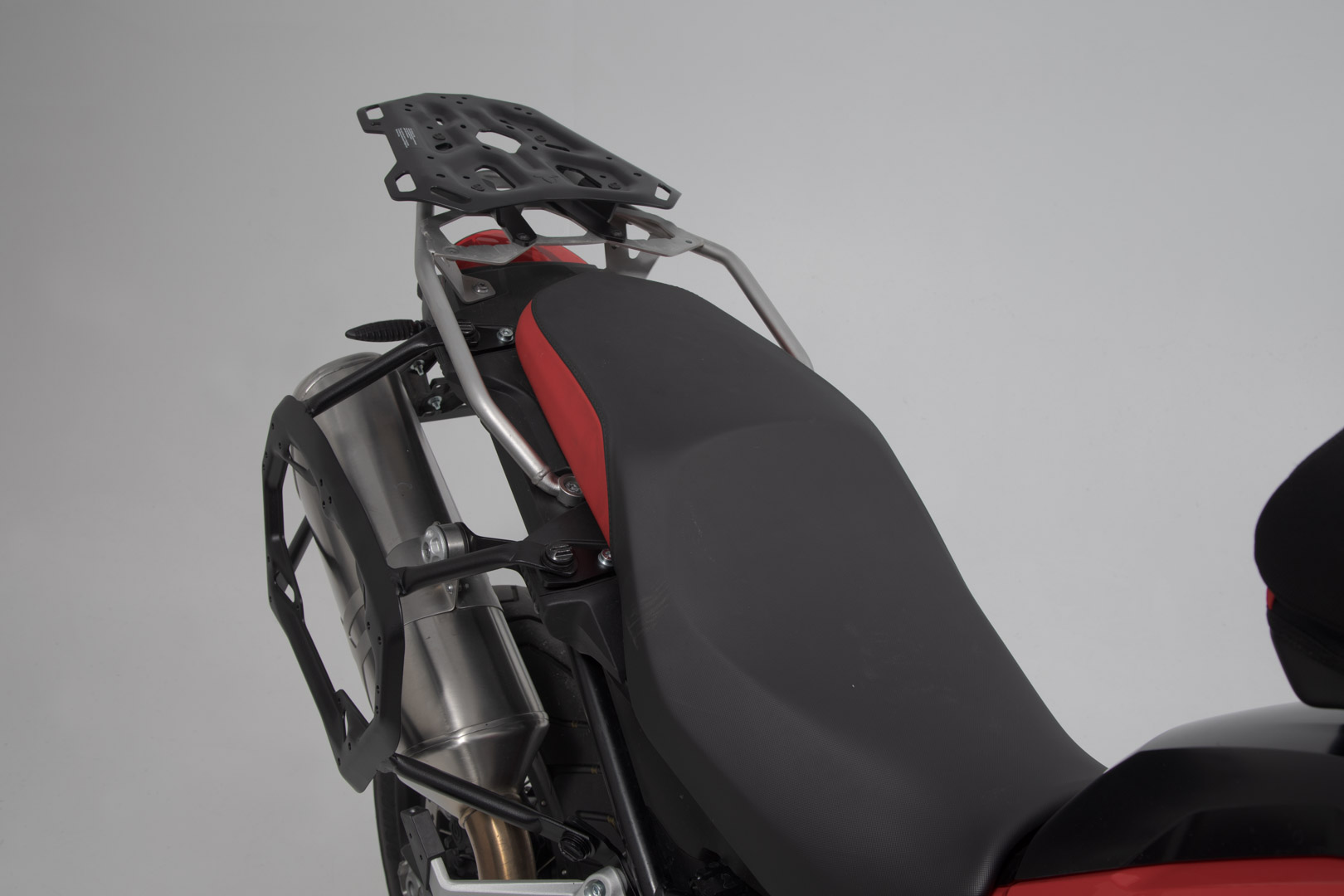 Portavion lateral SW-Motech PRO - Negru. BMW F 750/800 GS, F 850 GS/Adv (17-). Figura 4