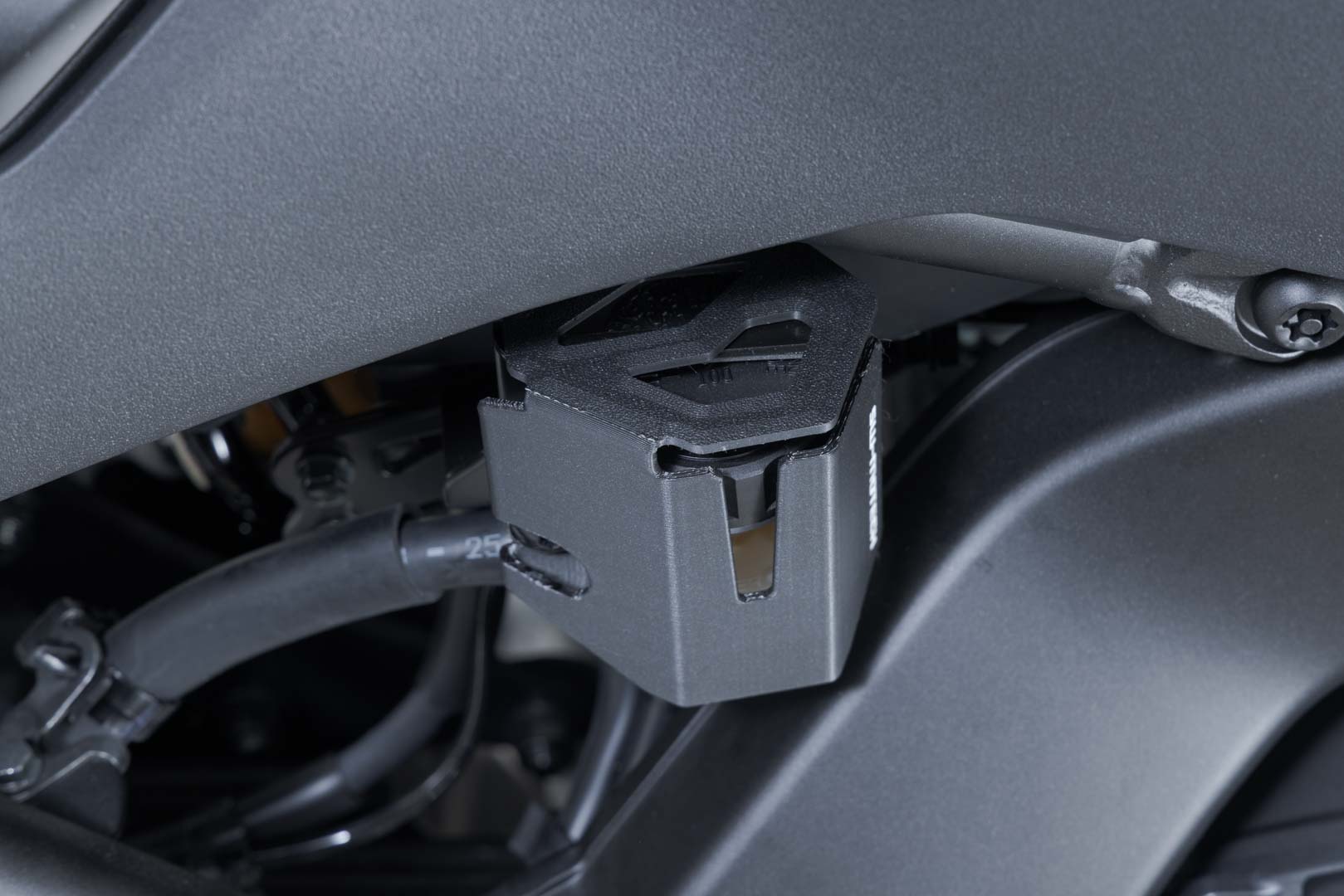 Protector de rezervor de lichid de frână SW-Motech - Negru. Yamaha Tracer 9 / GT / GT+ (24-). Figura 4
