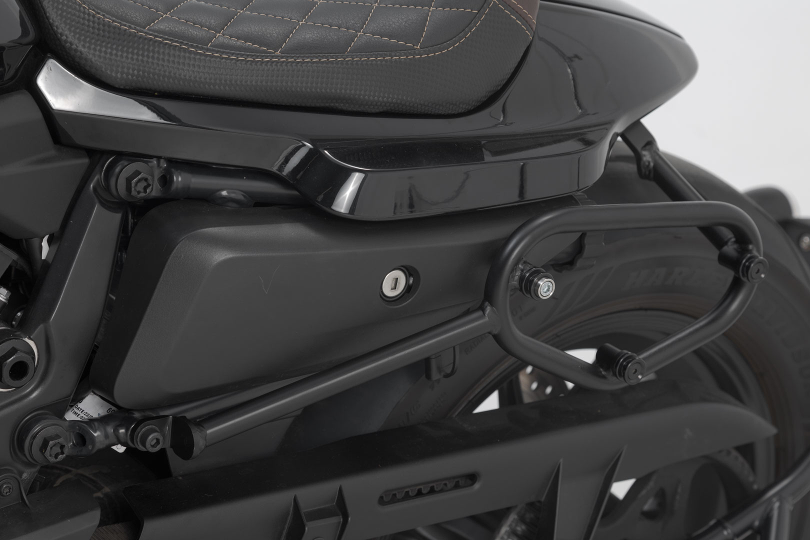 SW-Motech SLC sivuvaunu vasemmalla - Harley-Davidson Sportster S (21-). Kuva 5