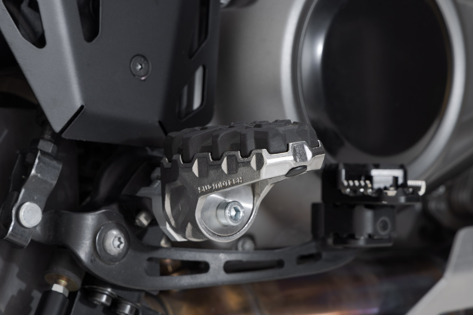 SW-Motech EVO fotstöd kit - Harley-Davidson Pan America (21-). Figur 4