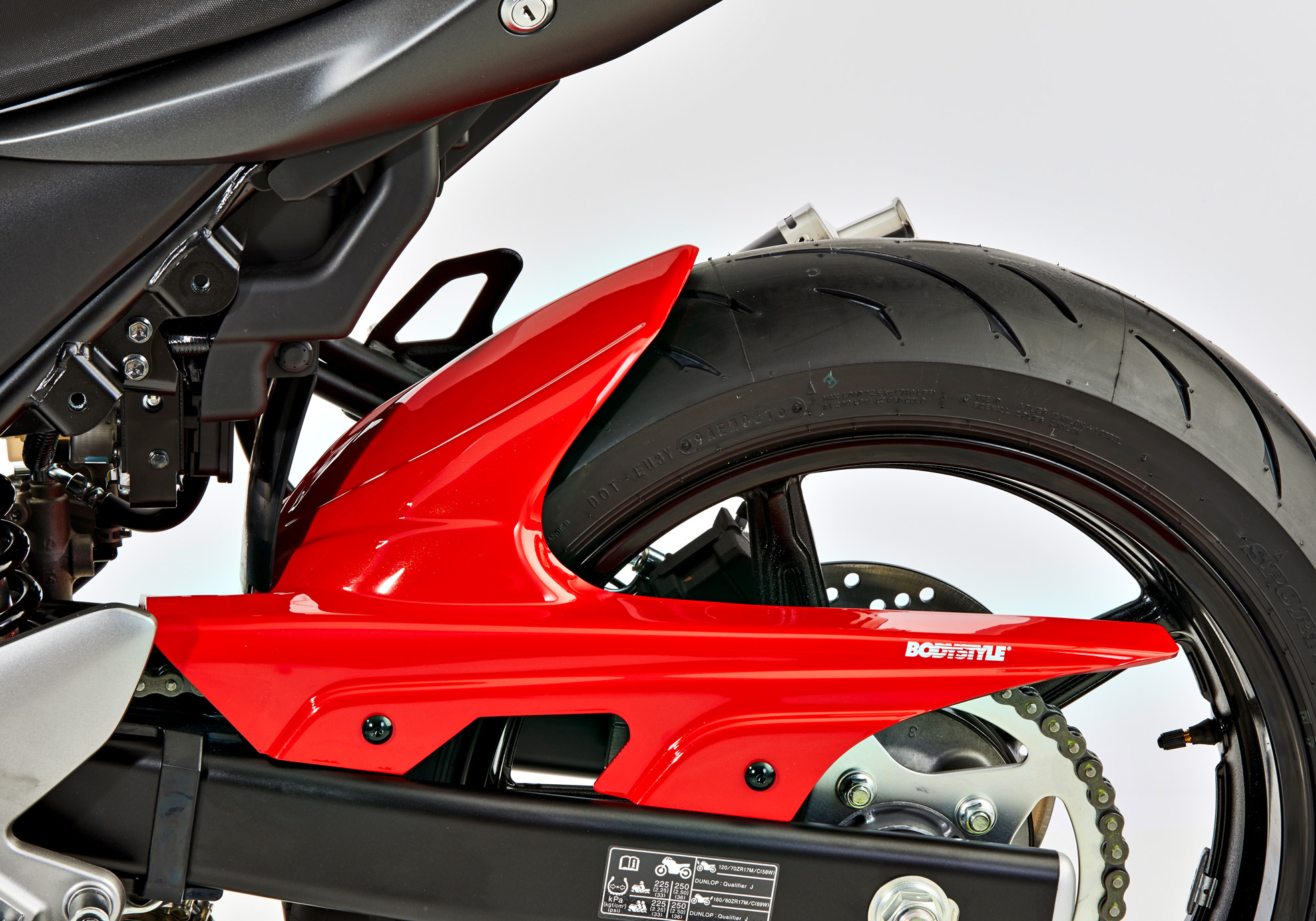 BODYSTYLE rear hugger ABS plastic nevopsit Figura 1