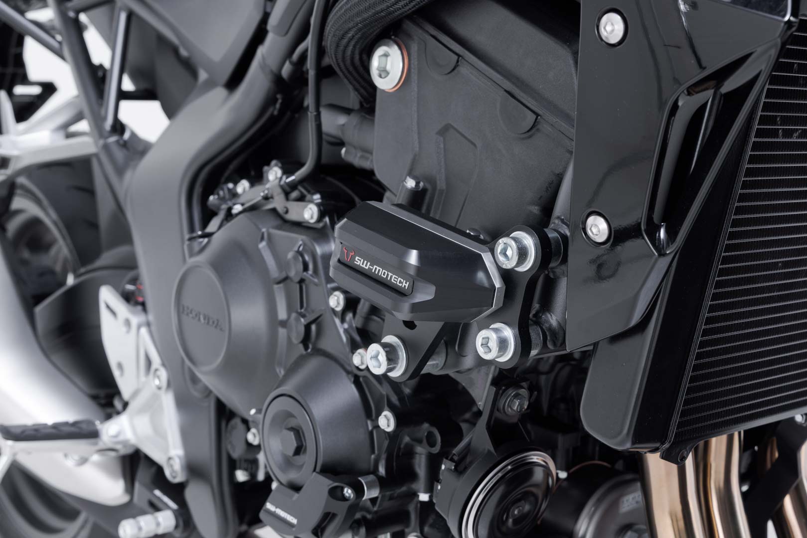 SW-Motech Frame slider kit - Svart. Honda CB1000 Hornet (24-). Figur 2