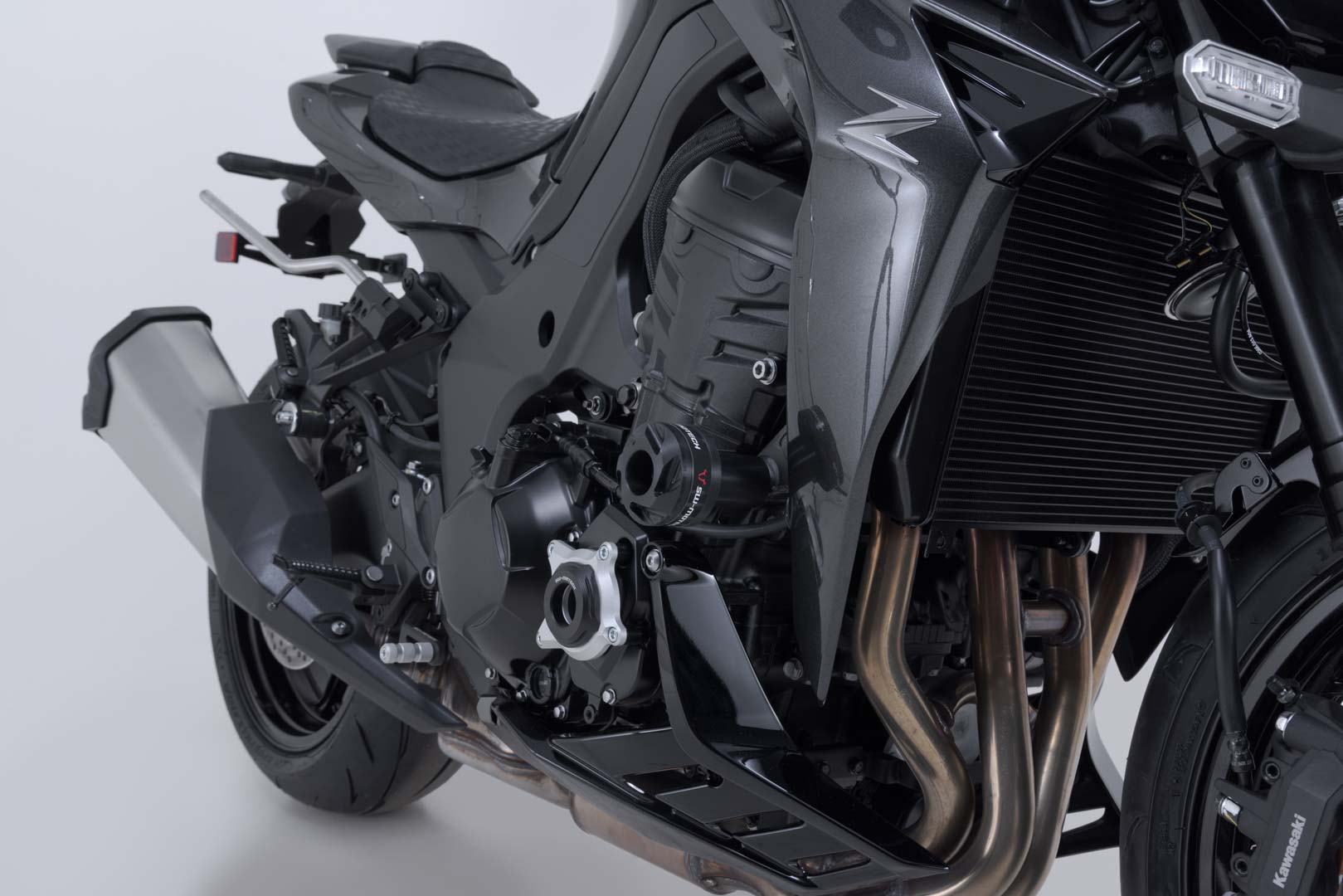SW-Motech ram-sliderkit – svart. Kawasaki Z900-modeller (16-), Z1100 (25-). Figur 3