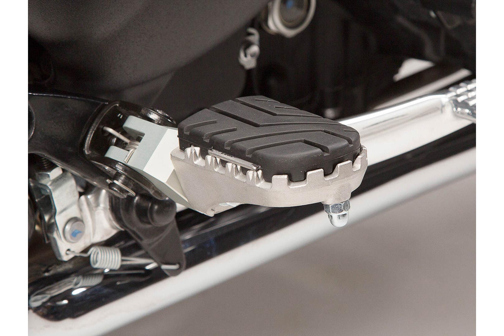 Kit de suport pentru picioare SW-Motech ION - Triumph Bonneville/T100 (04-16), Scrambler (05-). Figura 4