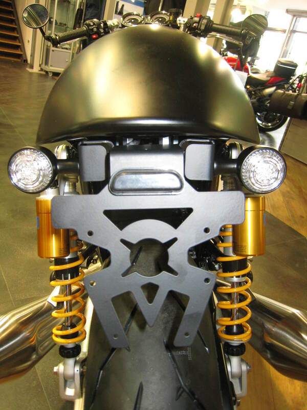 Design de acces Suport pentru plăcuțe pentru aripa roții Black Triumph Thruxton 1200 Figura 7