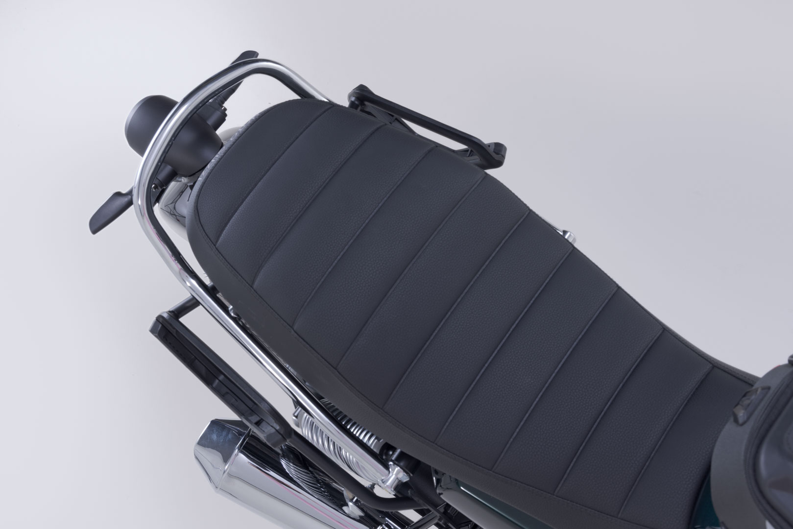 SW-Motech Side Bag WP-system V-LOC - 11/11 l. Moto Guzzi V7-modeller (20-). Figur 5