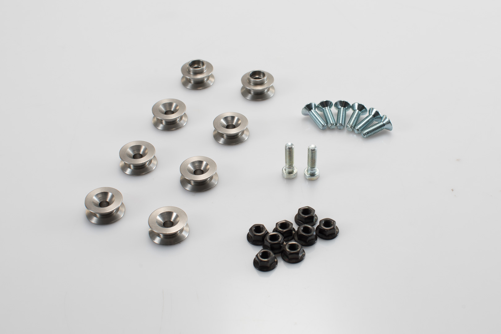 SW-Motech adaptersett for PRO sidestativ - For AERO ABS sidevesker. Montering av 2 saker. Figur 1 SW-Motech adaptersett for PRO sidestativ - For AERO ABS sidevesker. Montering av 2 saker. Figur 1