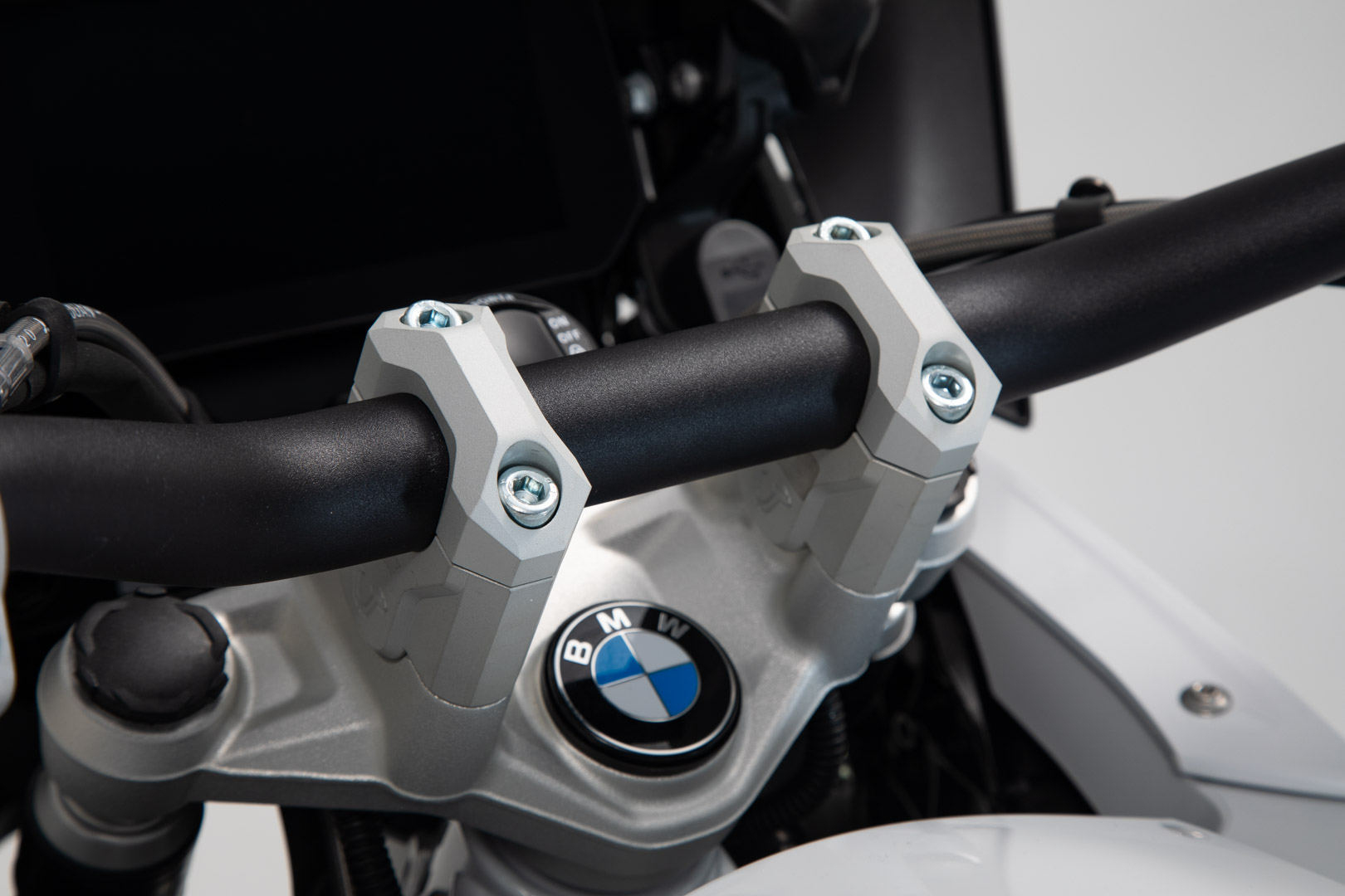 Ridicător de bară SW-Motech - H=40 mm. Argintiu. R1200GS (12-18), R1250GS (18-). Figura 1