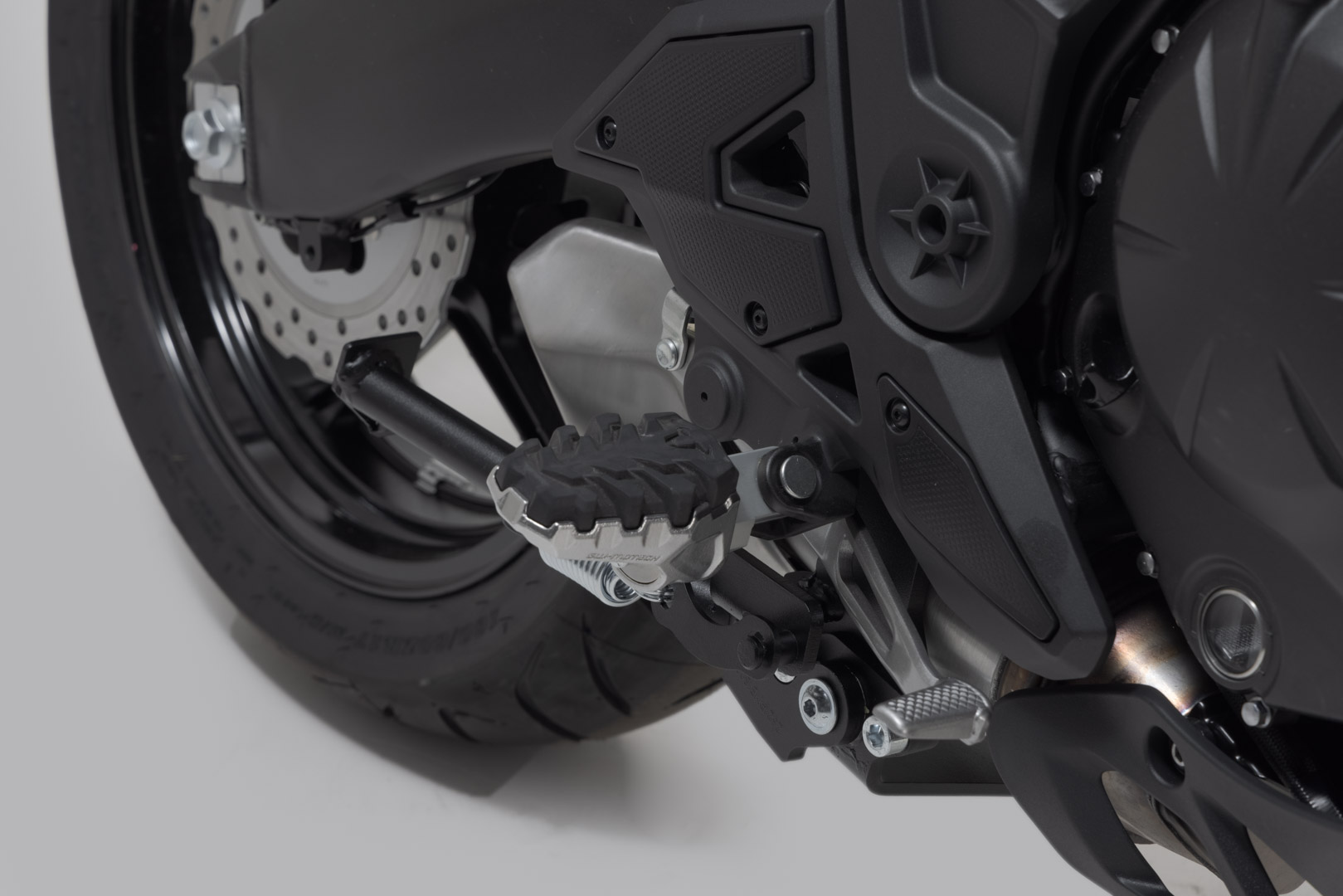 Kit de sprijin pentru picioare SW-Motech EVO - modele Kawasaki. Figura 1