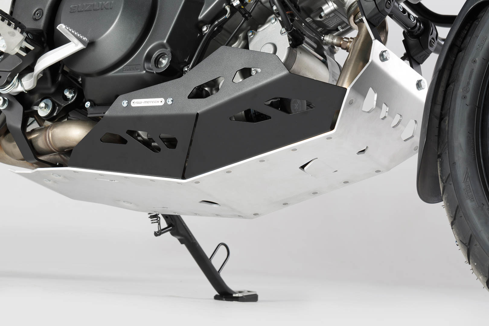 Protecție motorului SW-Motech - Negru/Argintiu. Pentru V-Strom 1000 cu bară de protecție. Figura 1