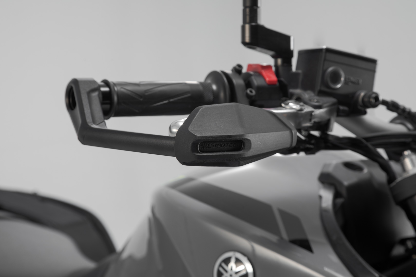 Protecții SW-Motech cu protecție împotriva vântului - Negru. Modele Yamaha (16-), CFMoto 450NK (23-). Figura 3