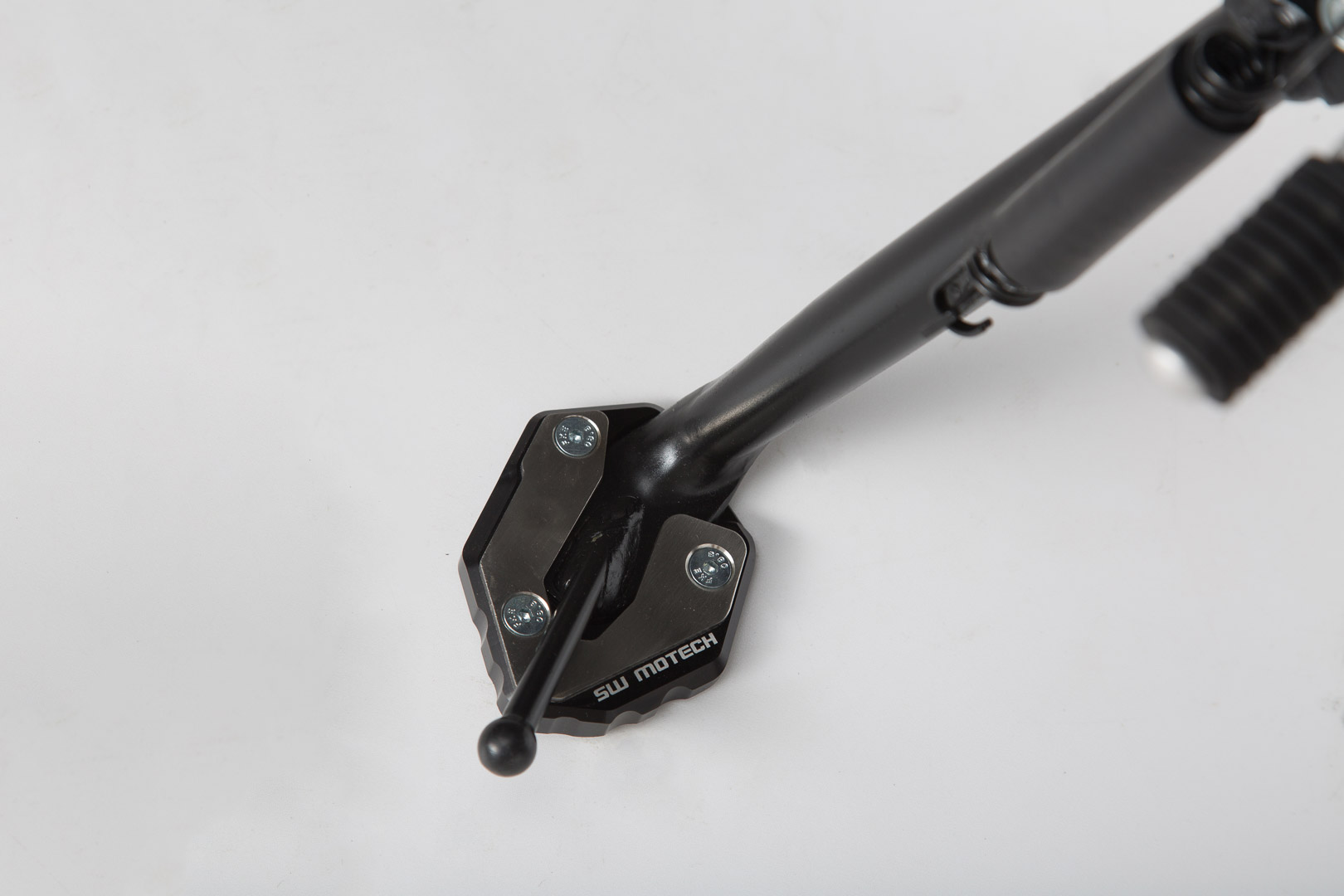 Extensie SW-Motech pentru piciorul lateral - Negru/argintiu. Yamaha MT-09 Tracer, XSR900/Abarth. Figura 1