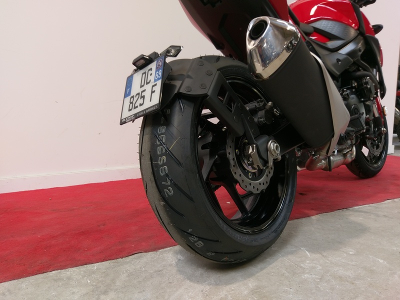 Design de acces Suport pentru numărul de înmatriculare "Wheel Mounted" Suzuki GSX-S 750 negru Deținătorul plăcuței de înmatriculare Figura 1