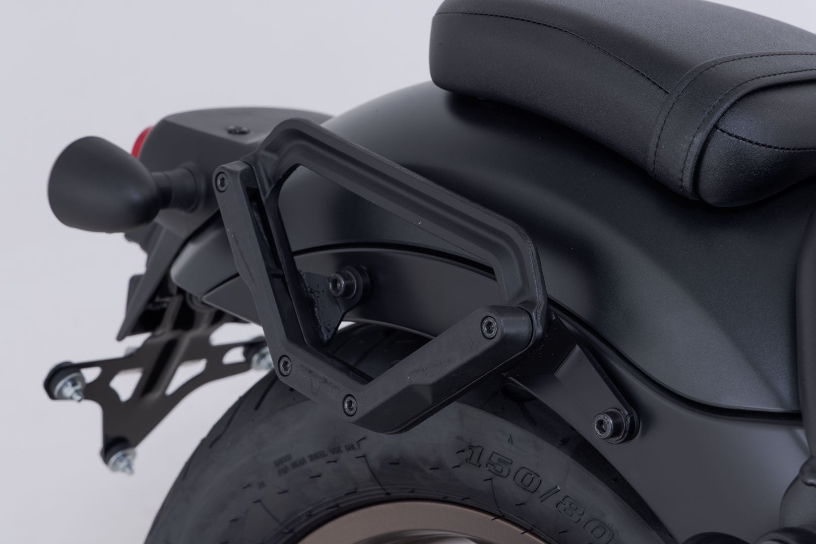 SW-Motech V-LOC Side Carrier oikealla - Honda CMX500 Rebel (16-). Kuva 4