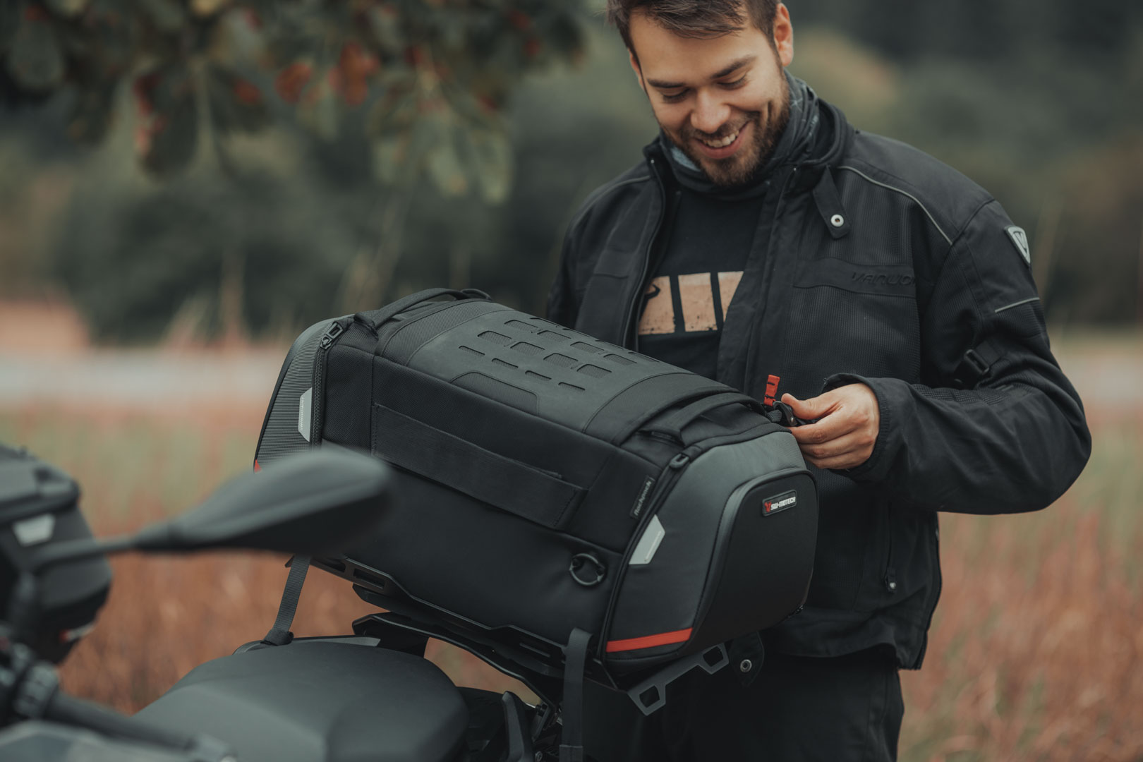 Geantă SW-Motech PRO Rackpack - 1680D Ballistic Nylon. Negru/Antracit. 32-42 l. Figura 5