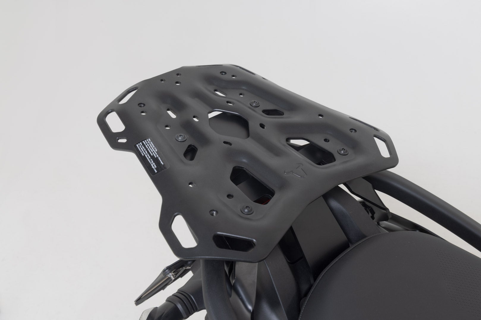 Side view of SW-Motech DUSC XL top case system - Black. 55 l. Ducati Multistrada V2 / V2 2 (24-).