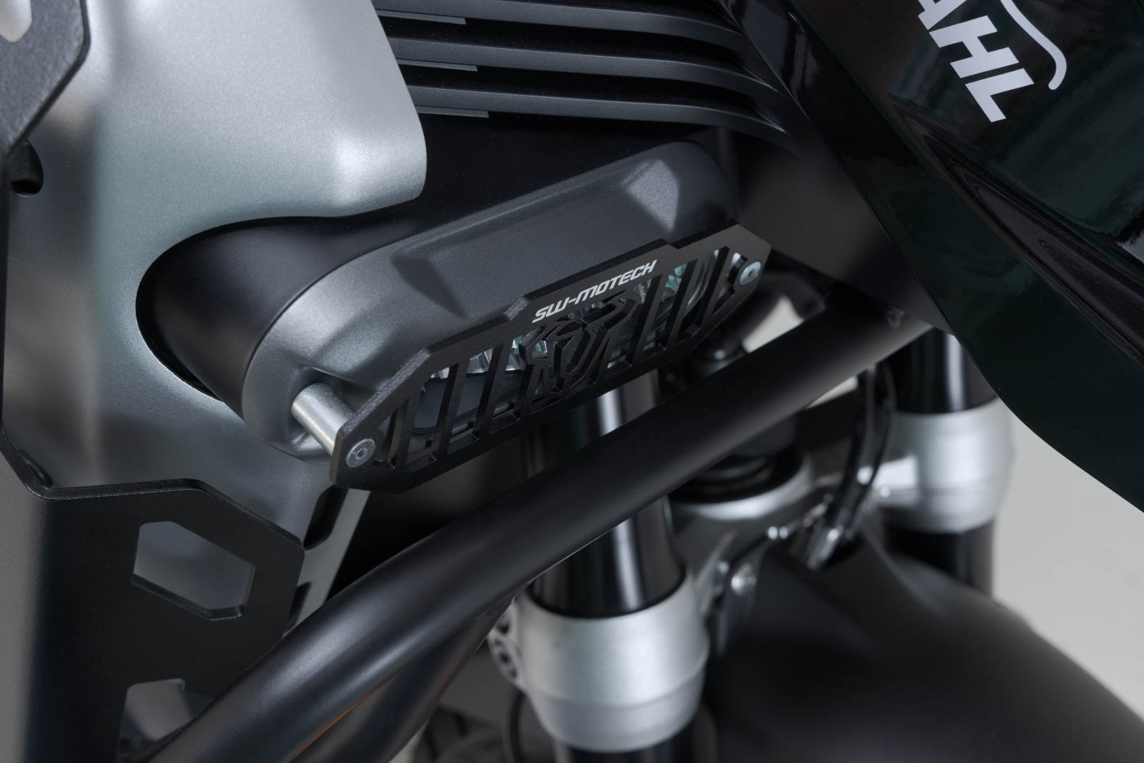 SW-Motech Skydd för extra strålkastare - Svart. BMW R 1300 GS Adventure (24-). Figur 5