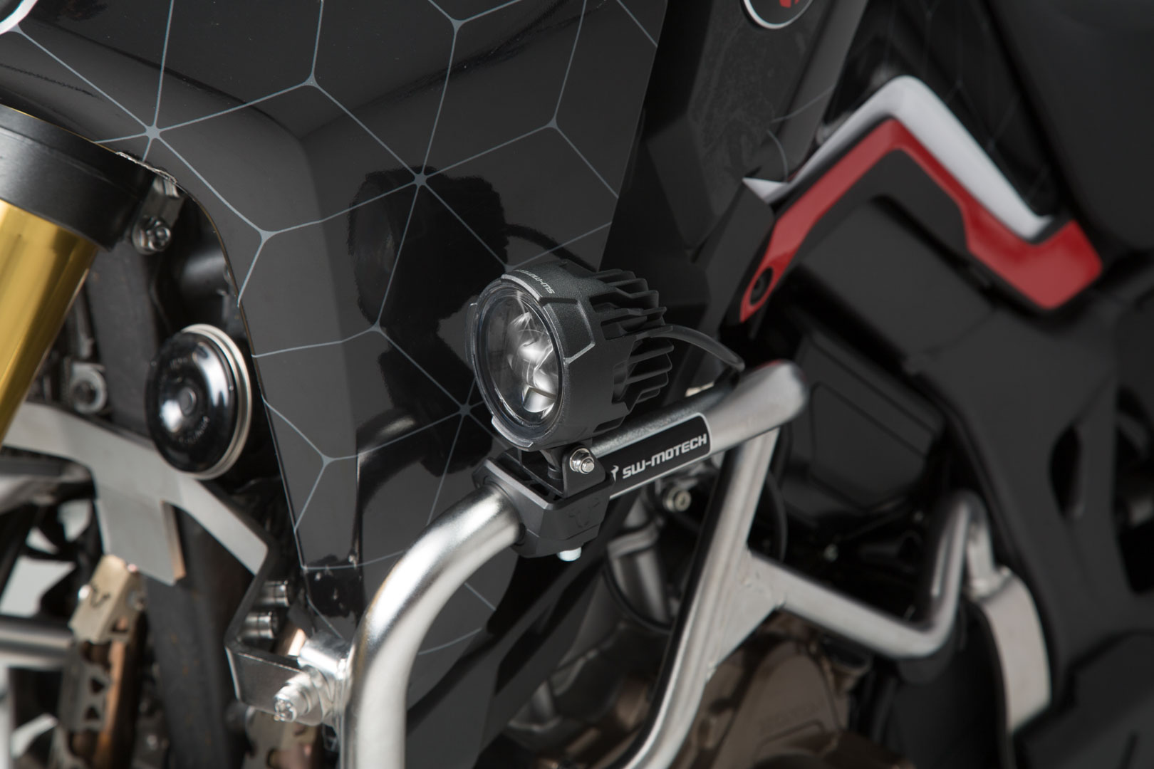 Setul de faruri de ceață SW-Motech EVO Universal - Negru. Cu cleme de protecție pentru lumini. Figura 4