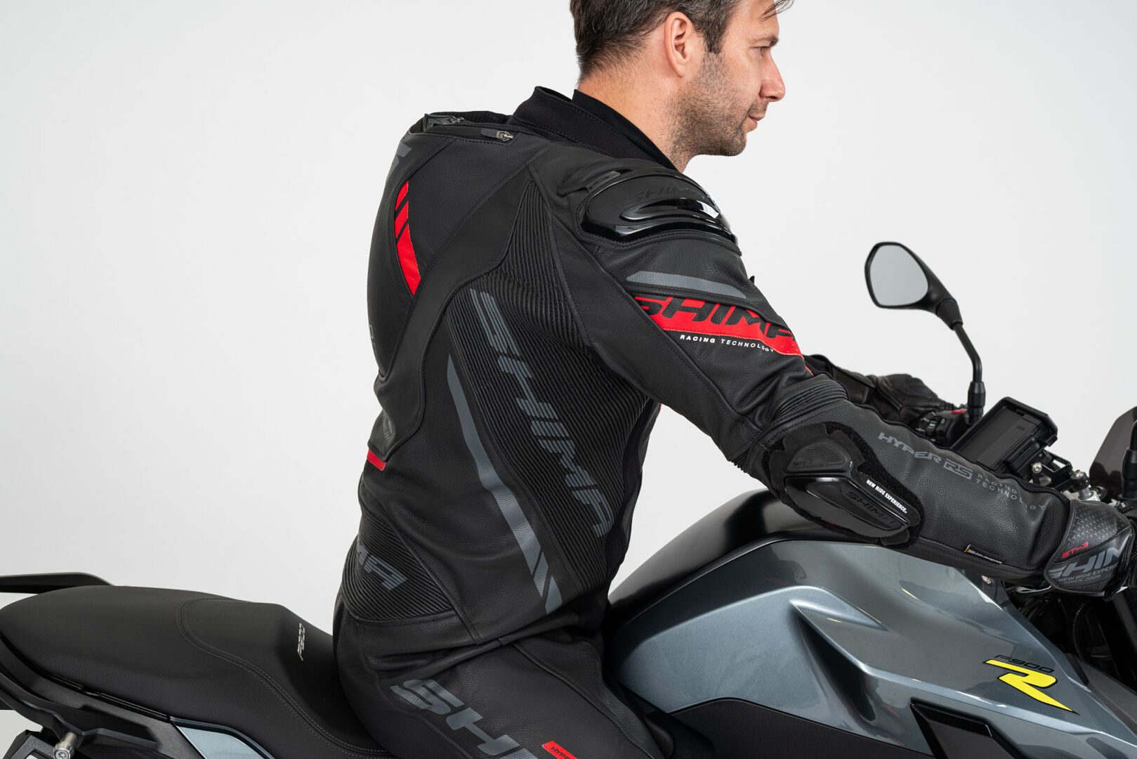 SHIMA Hyper RS perforated One Piece Motorcycle Leather Suit black/red 50 Figure 7